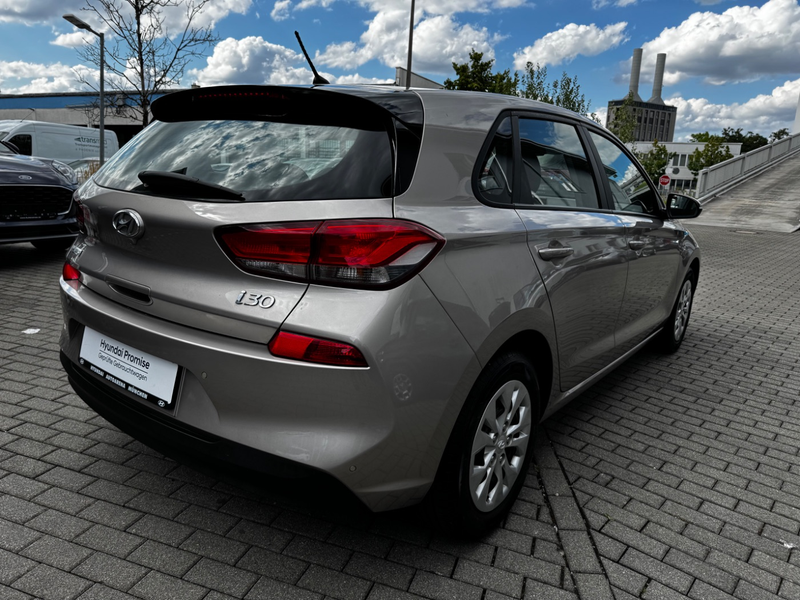 Hyundai i30 1.4 Select DynLicht Fernlichtass. PDC SpurH — photo 8