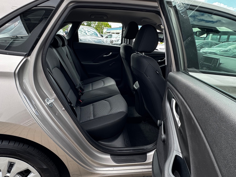 Hyundai i30 1.4 Select DynLicht Fernlichtass. PDC SpurH — photo 13