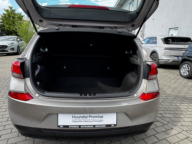 Hyundai i30 1.4 Select DynLicht Fernlichtass. PDC SpurH — photo 12