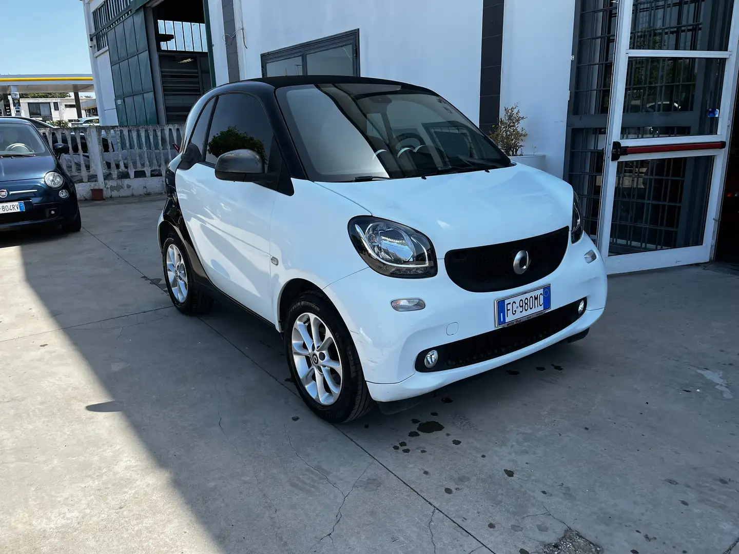 smart forTwo Fortwo 1.0 Youngster 71cv twinamic Bianco - 1