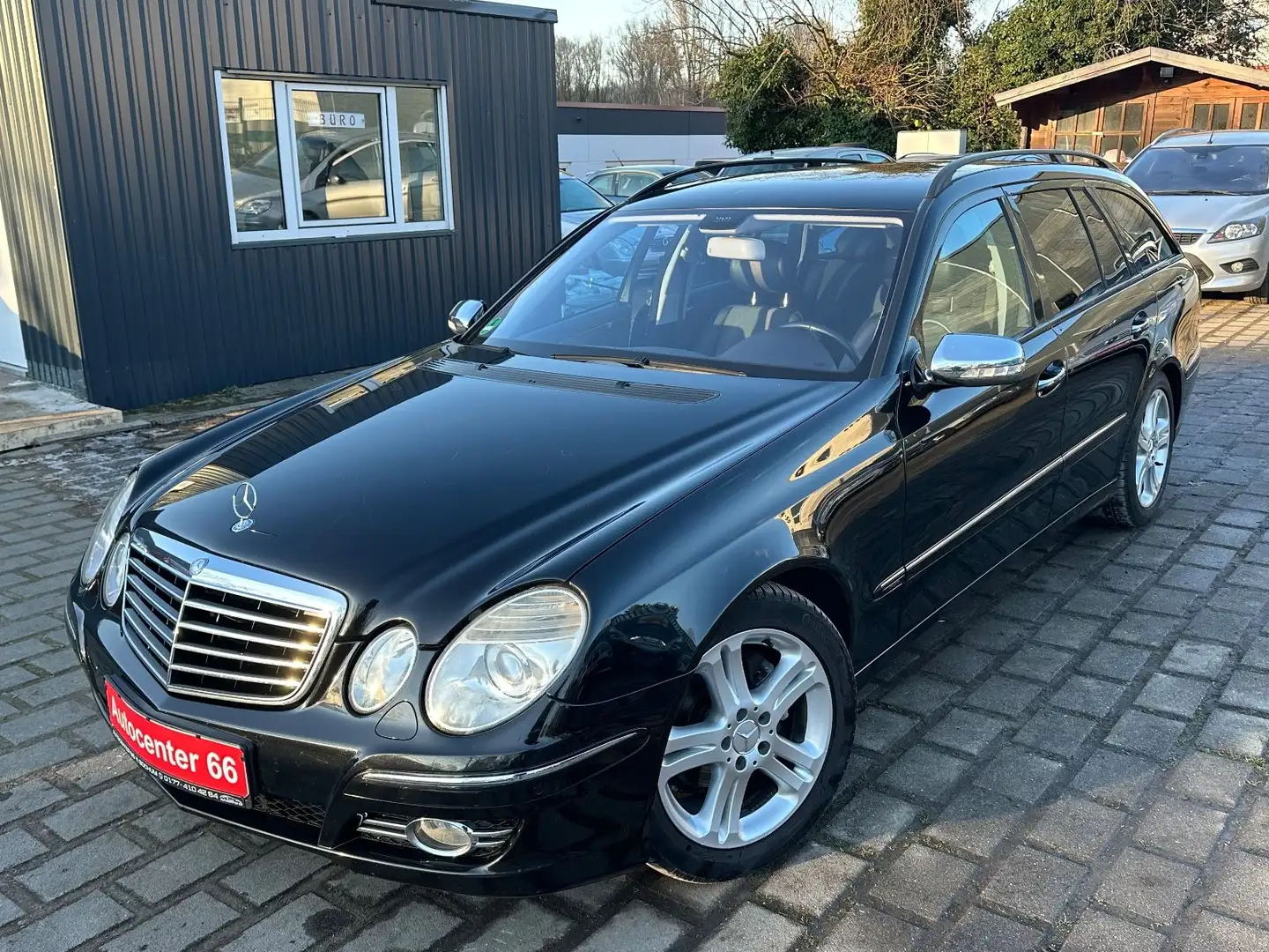 Mercedes-Benz E 200 T K Aut Avantgarde*LEDER*MEMORY*COMAND Schwarz - 1