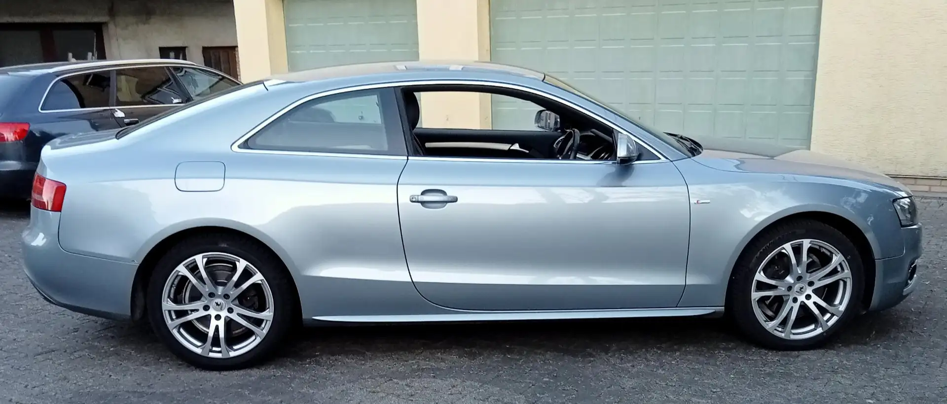 Audi A5 A5 2.0 TDI DPF quattro S-Line Leder Rechtslenker ! Silber - 1