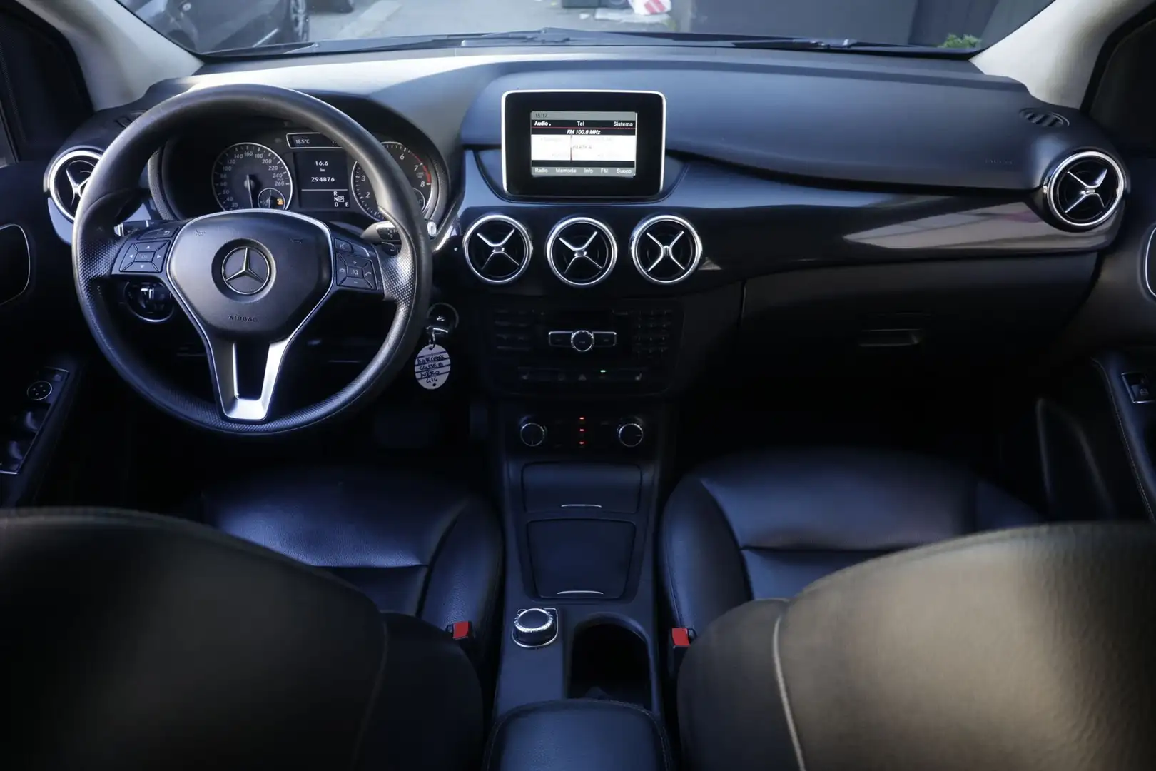 Mercedes-Benz B 200 B 200 NGD Premium Unicoproprietario Nero - 2