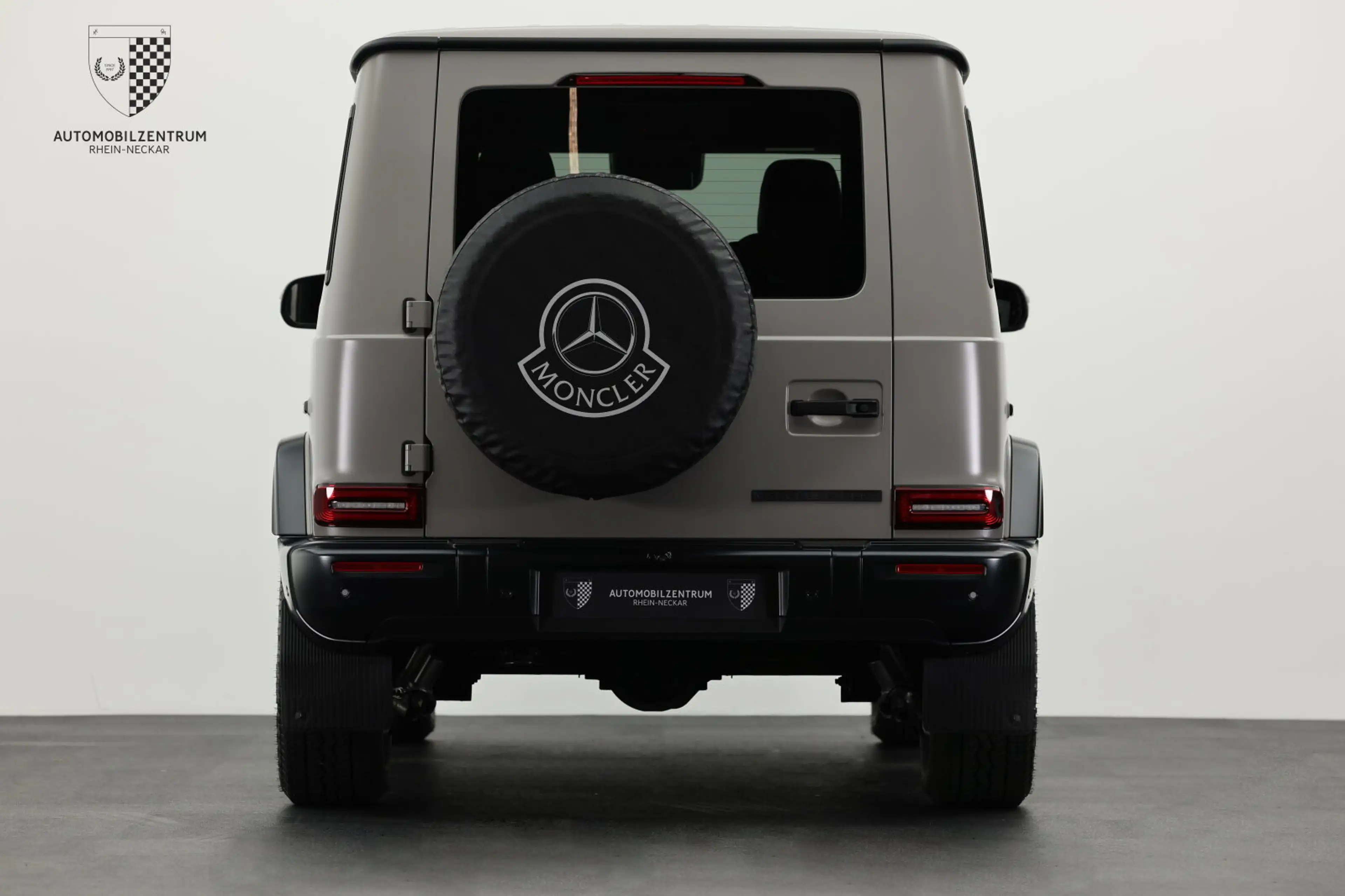 Mercedes-Benz G 500 G 500 Moncler 1 of 20 TwoTone/Past2Future Pro — photo 9