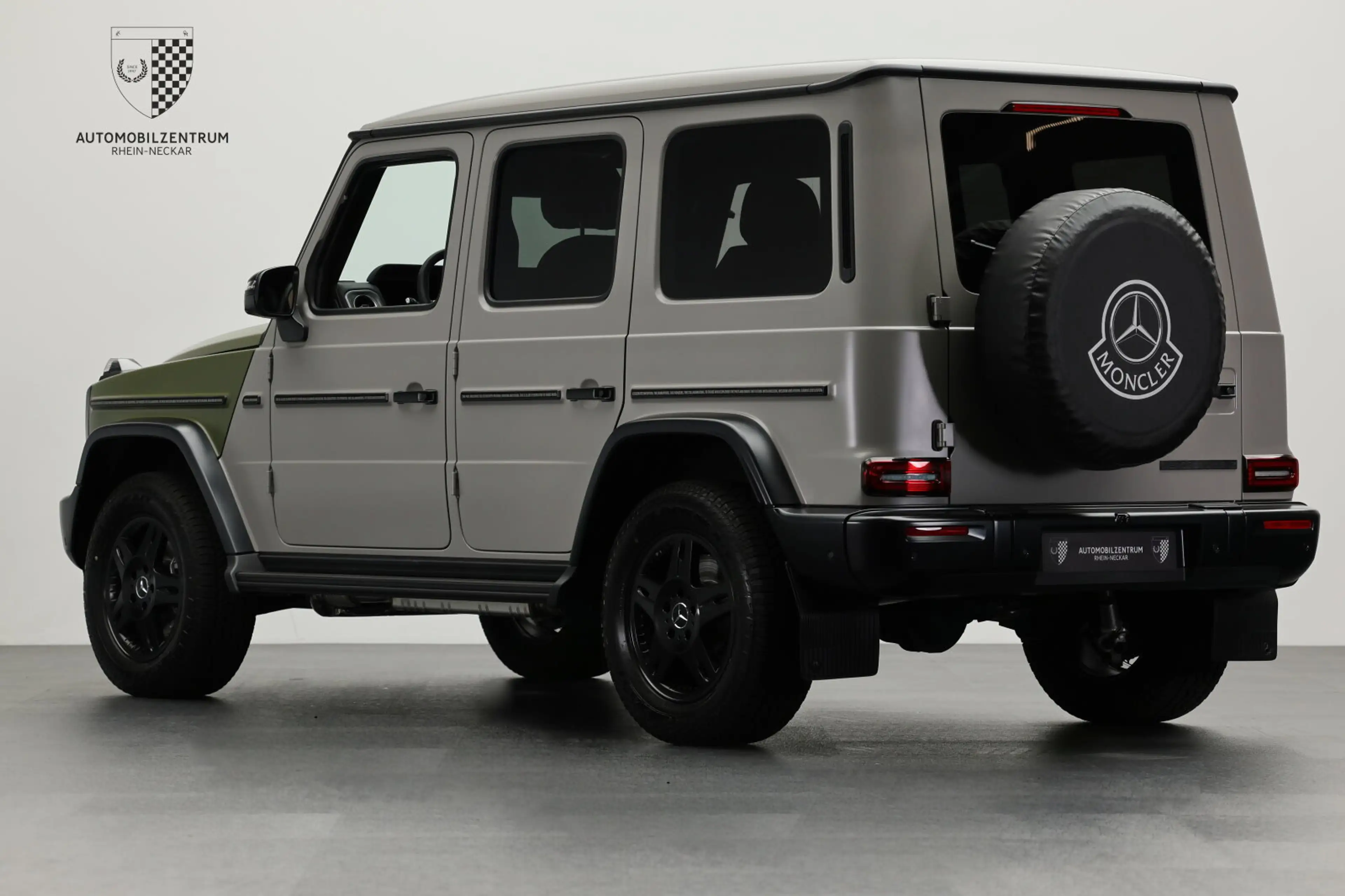 Mercedes-Benz G 500 G 500 Moncler 1 of 20 TwoTone/Past2Future Pro — photo 10