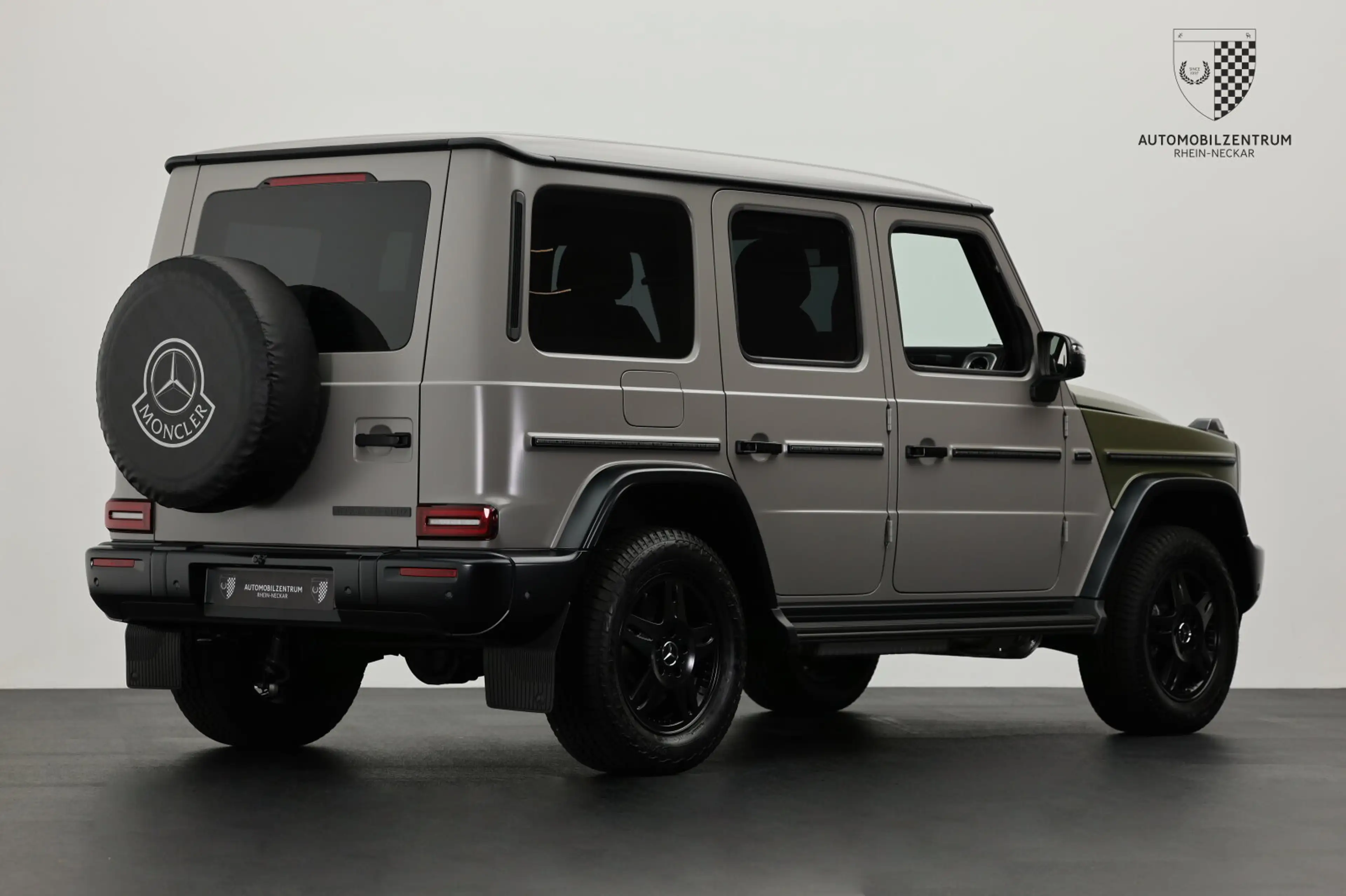 Mercedes-Benz G 500 G 500 Moncler 1 of 20 TwoTone/Past2Future Pro — photo 7