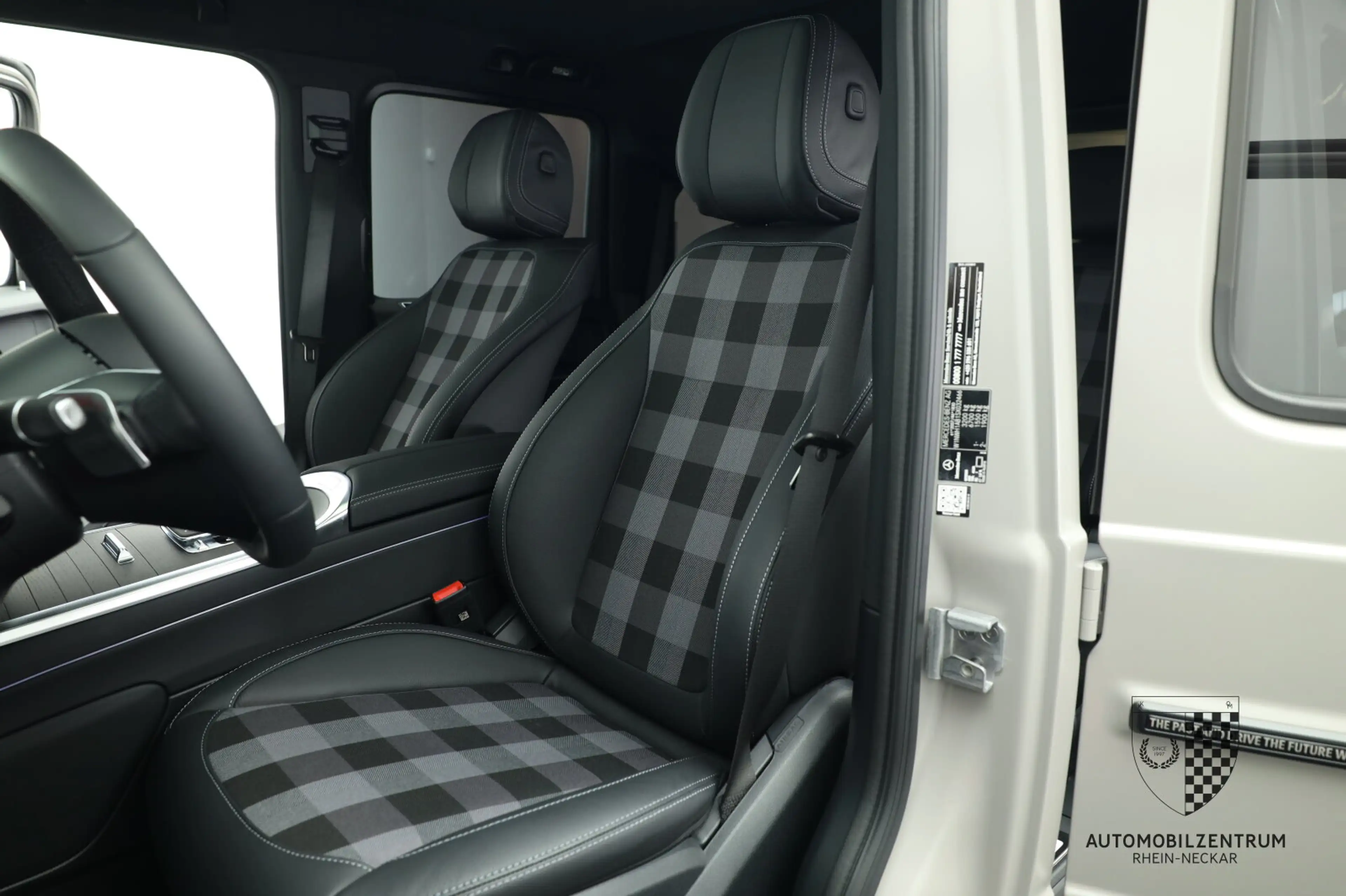 Mercedes-Benz G 500 G 500 Moncler 1 of 20 TwoTone/Past2Future Pro — photo 13