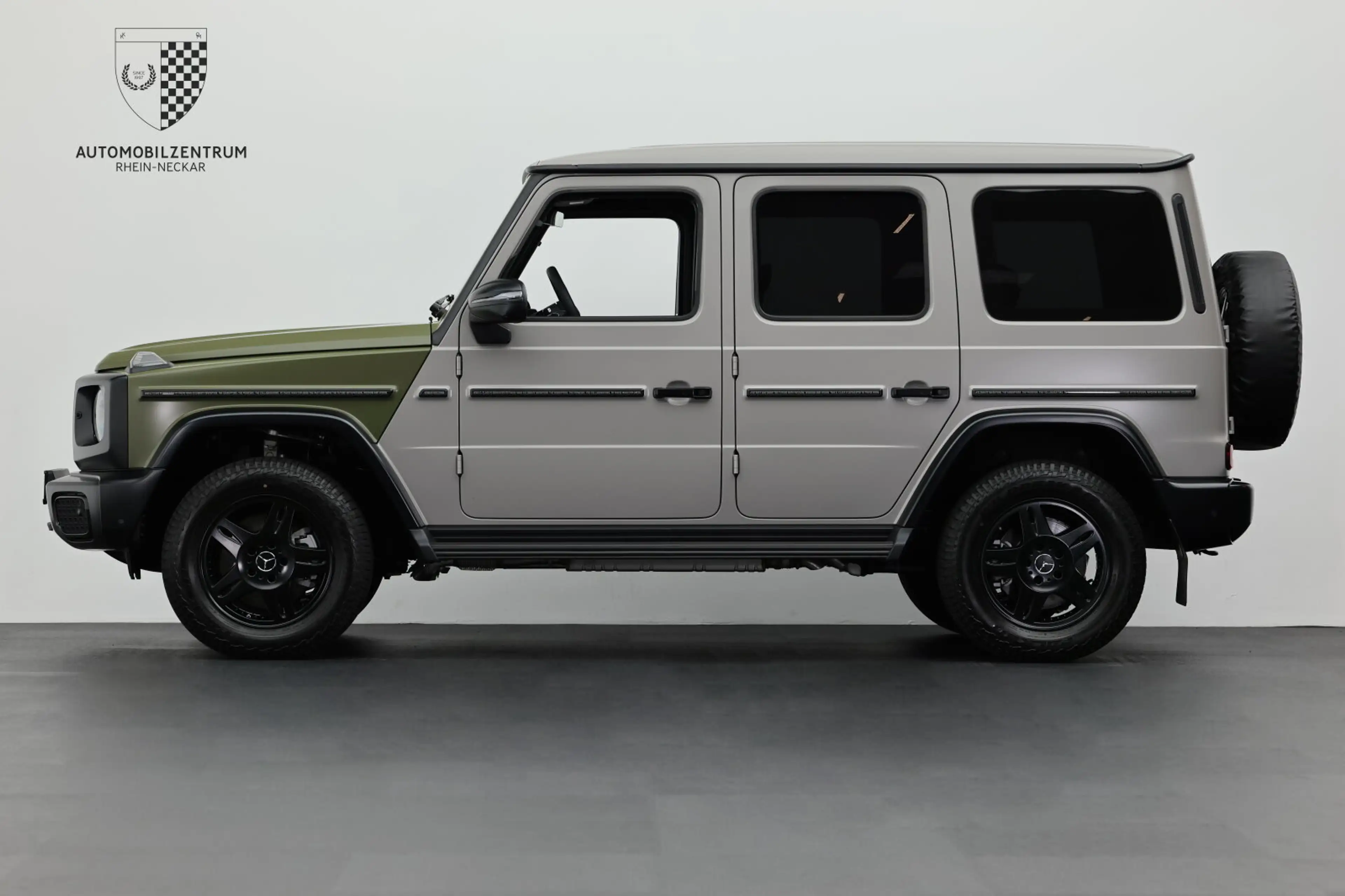 Mercedes-Benz G 500 G 500 Moncler 1 of 20 TwoTone/Past2Future Pro — photo 5