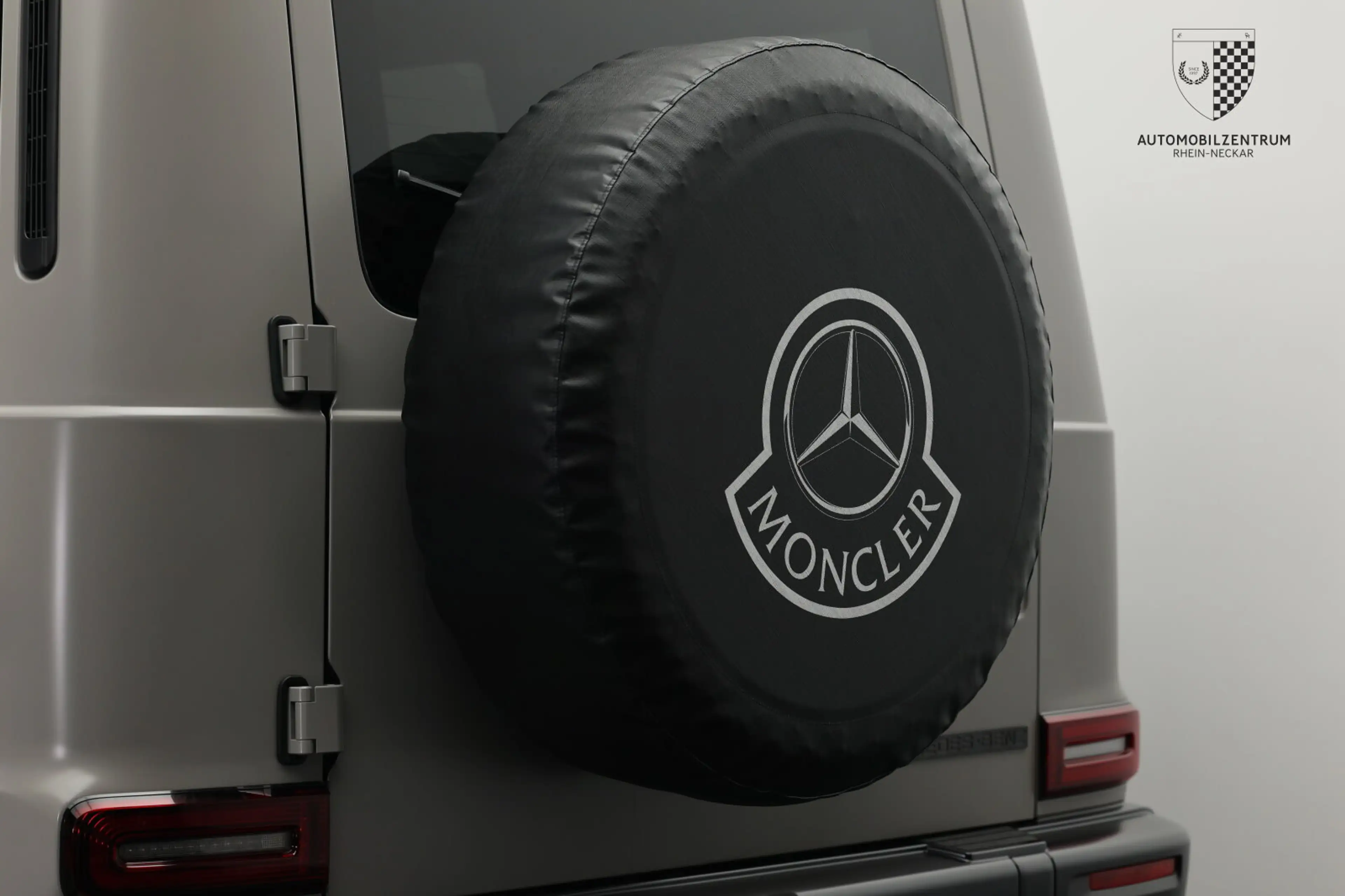 Mercedes-Benz G 500 G 500 Moncler 1 of 20 TwoTone/Past2Future Pro — photo 8