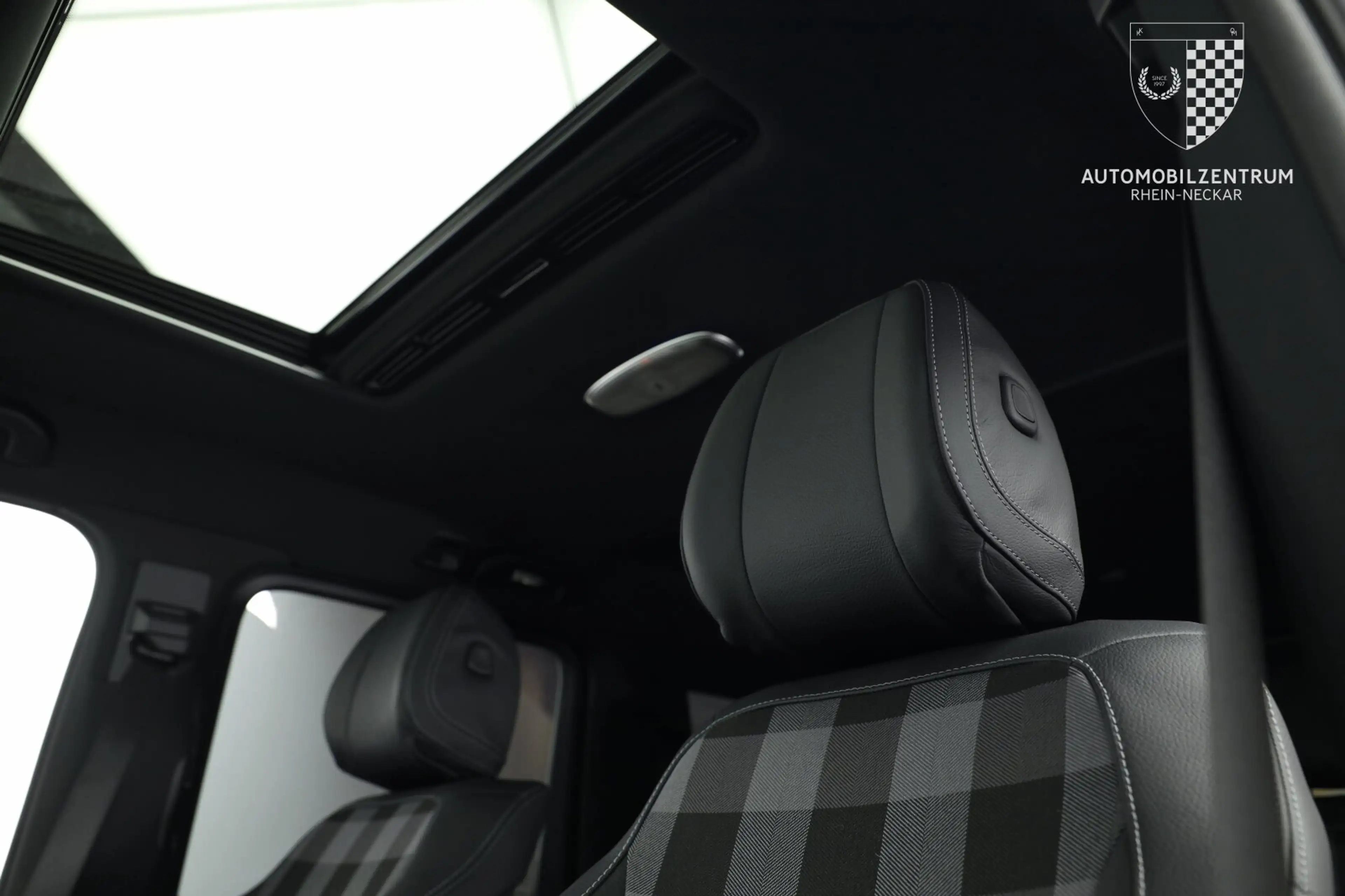 Mercedes-Benz G 500 G 500 Moncler 1 of 20 TwoTone/Past2Future Pro — photo 14