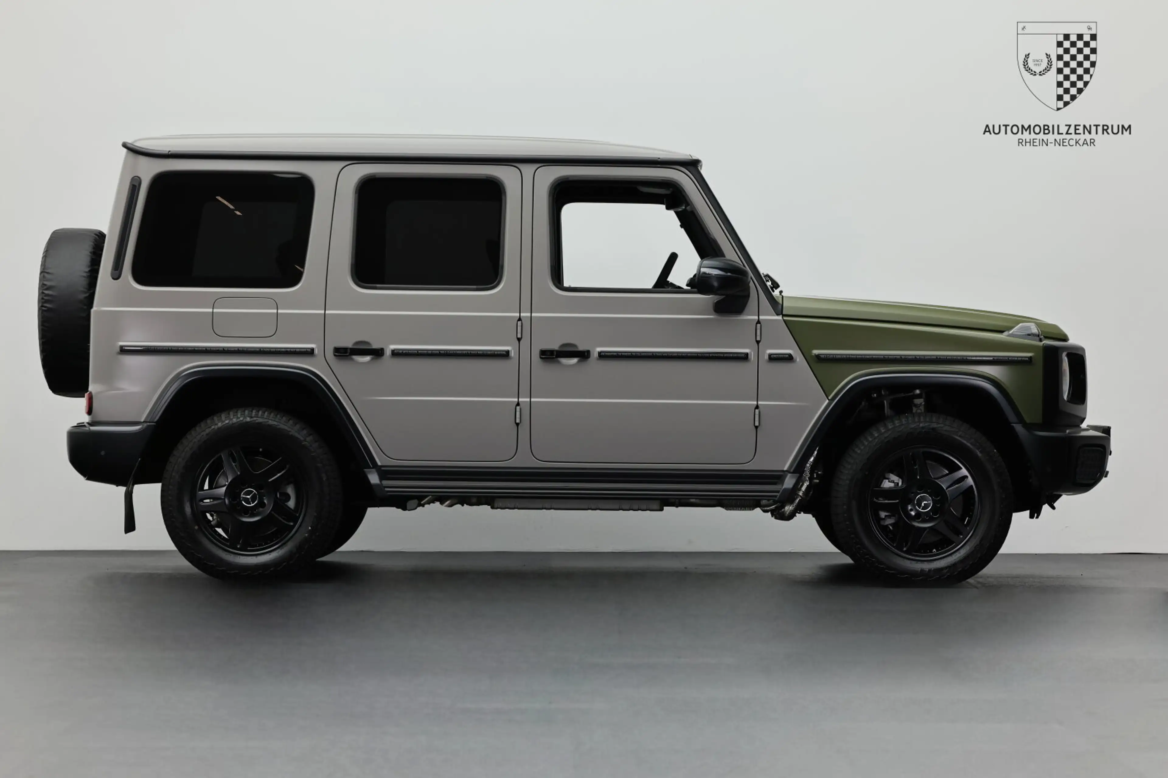Mercedes-Benz G 500 G 500 Moncler 1 of 20 TwoTone/Past2Future Pro — photo 11