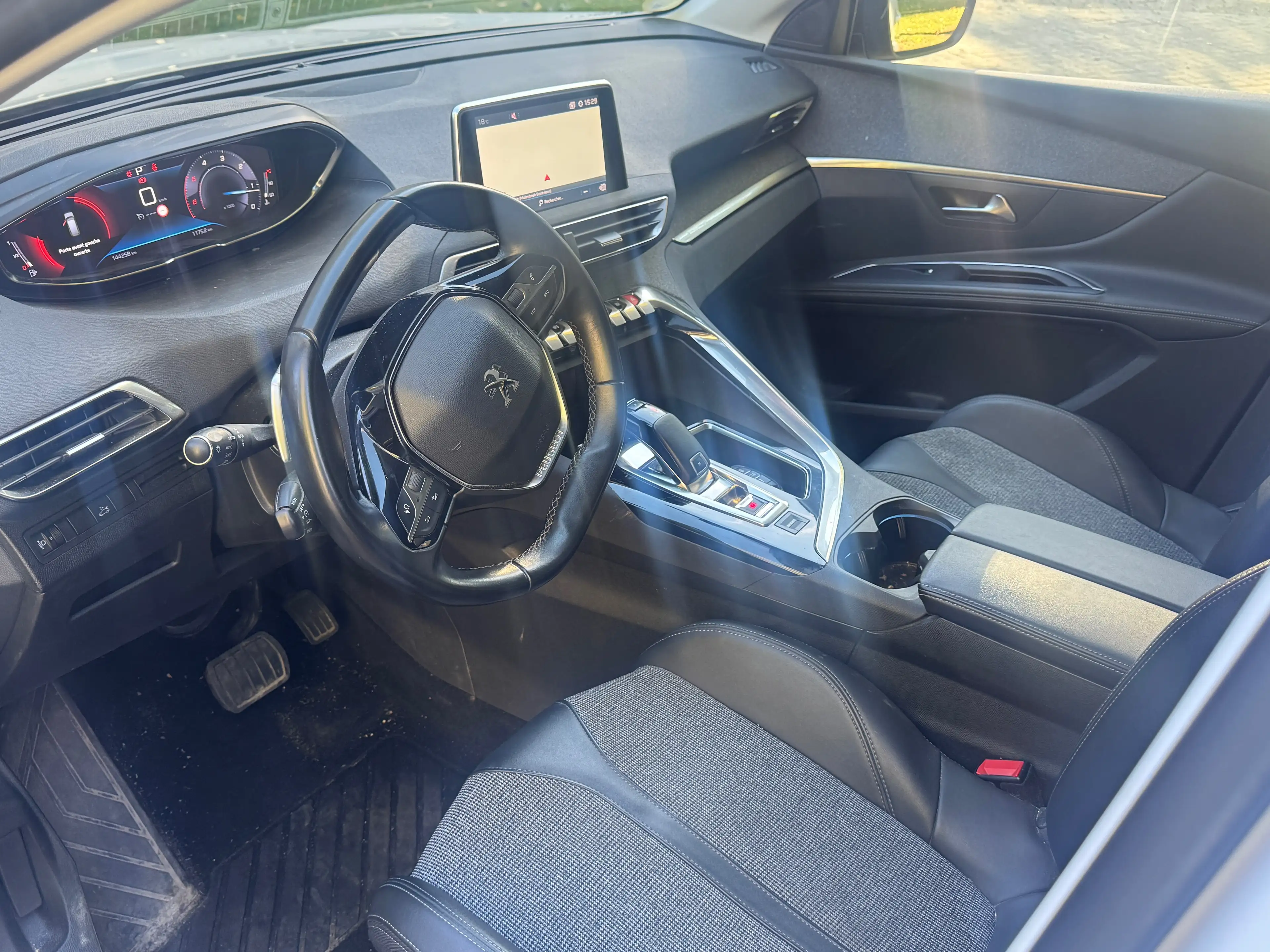 Peugeot 5008 5008 1.5 BlueHDi Active Pack — photo 11