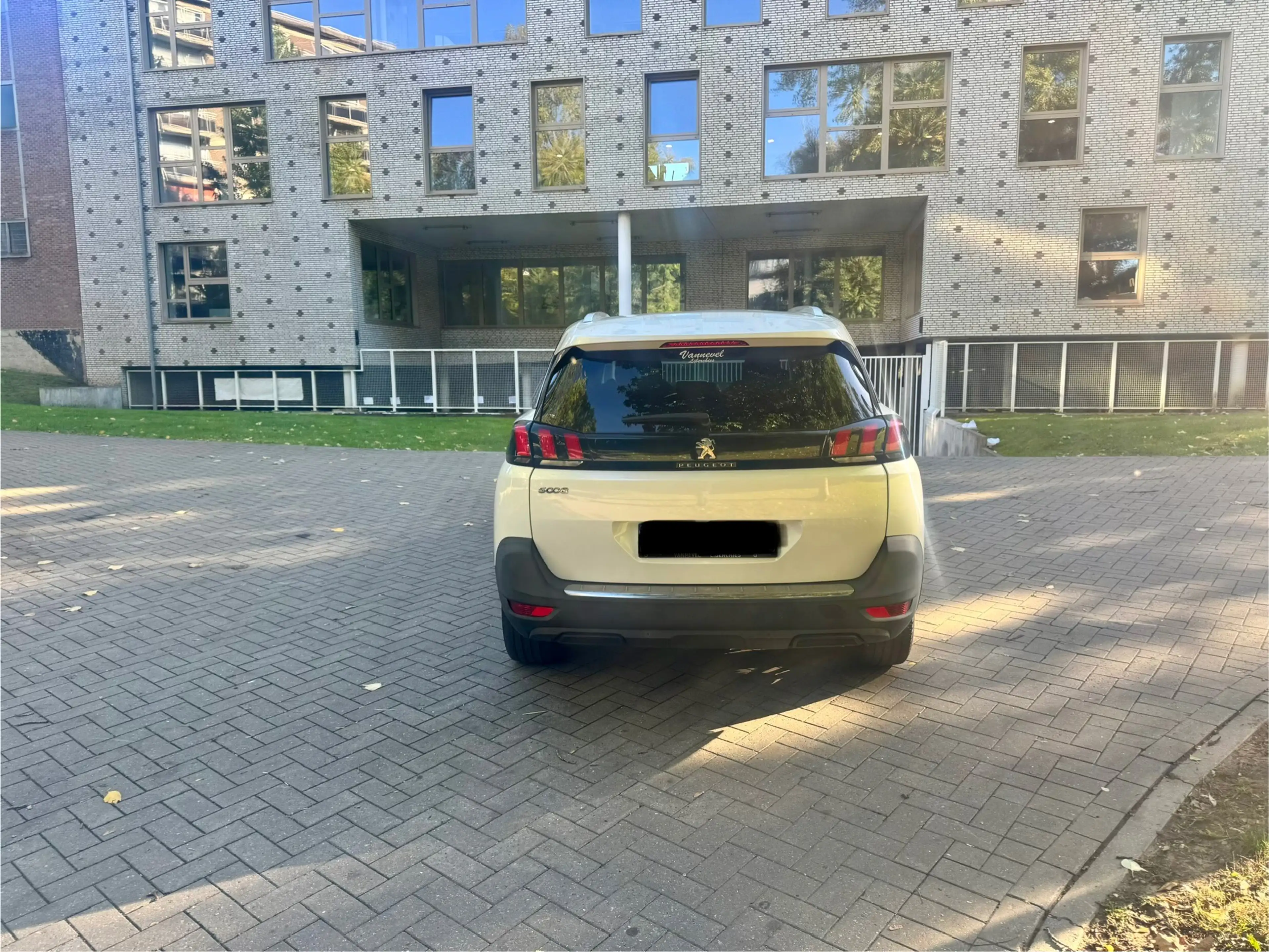 Peugeot 5008 5008 1.5 BlueHDi Active Pack — photo 6