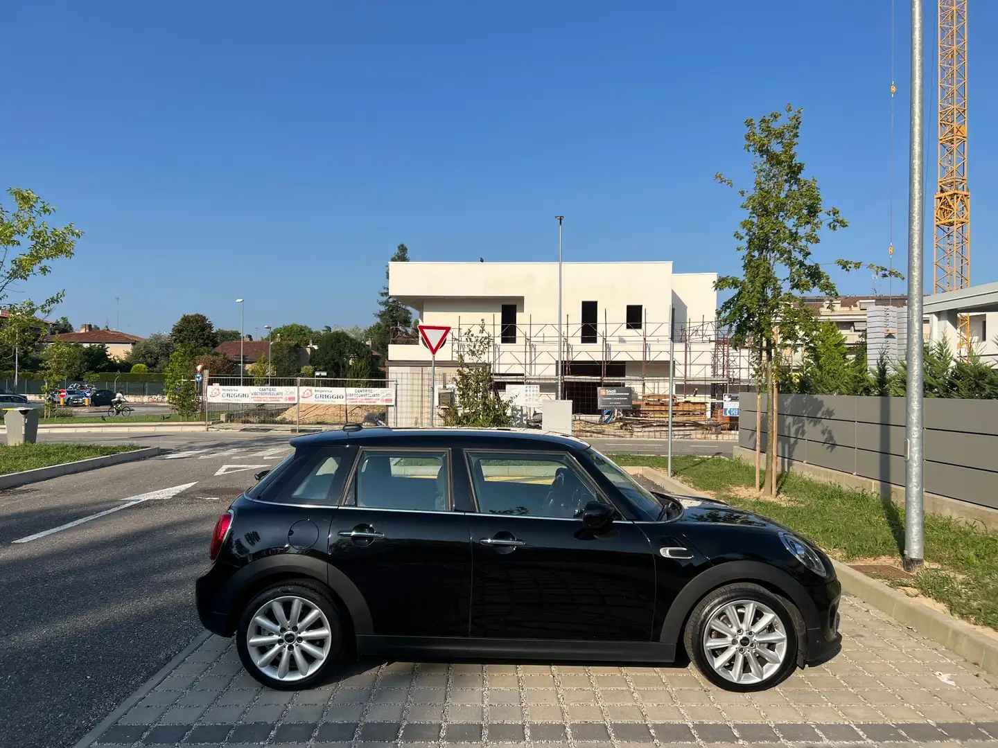 MINI Cooper 5p 1.5 Hype auto Nero - 2