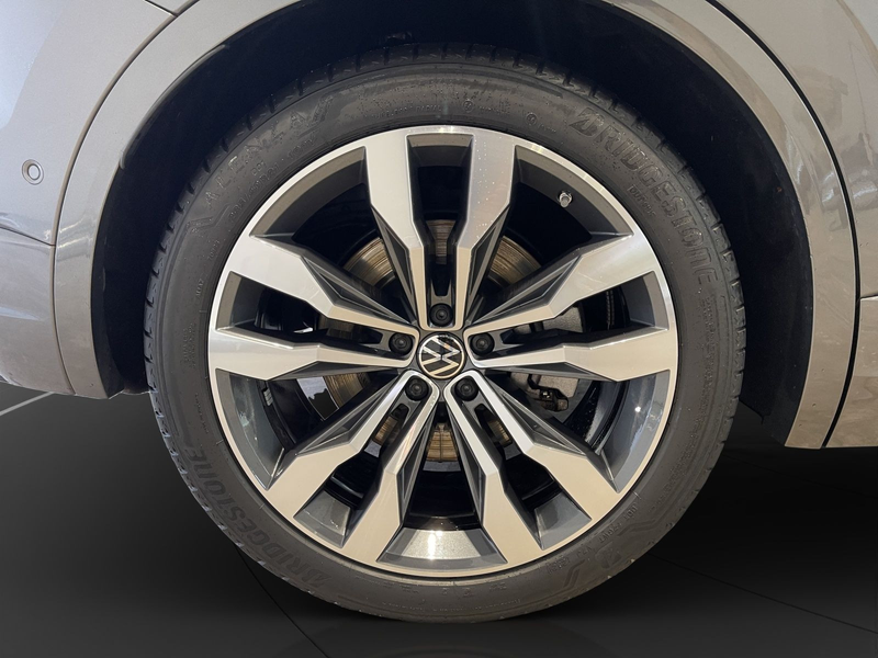 Volkswagen Touareg 3.0 TSI 4M R-Line Luft AHK Pano LM 21" L — photo 14