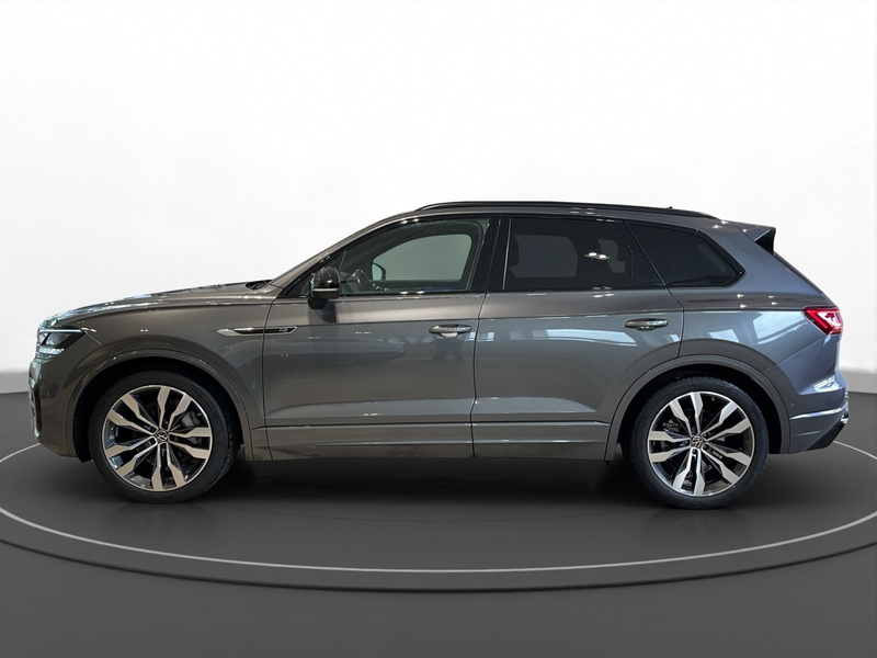 Volkswagen Touareg 3.0 TSI 4M R-Line Luft AHK Pano LM 21" L — photo 6