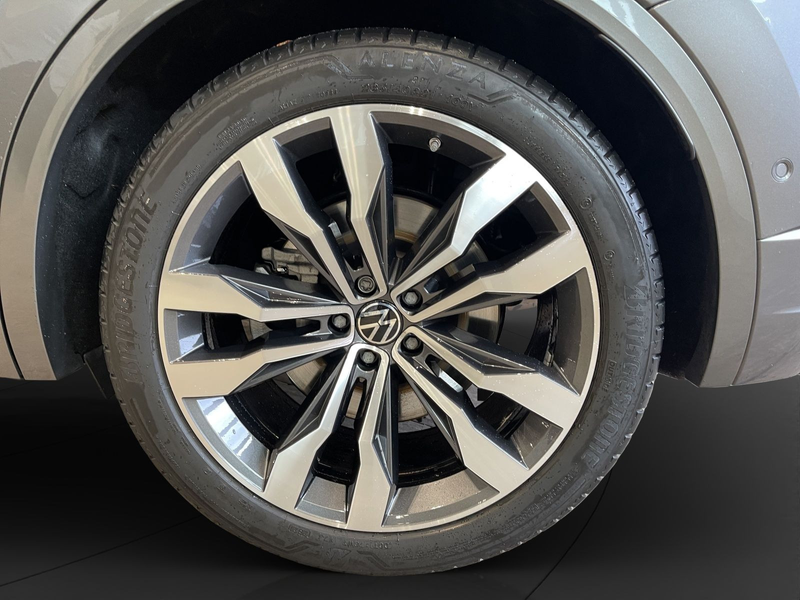 Volkswagen Touareg 3.0 TSI 4M R-Line Luft AHK Pano LM 21" L — photo 12