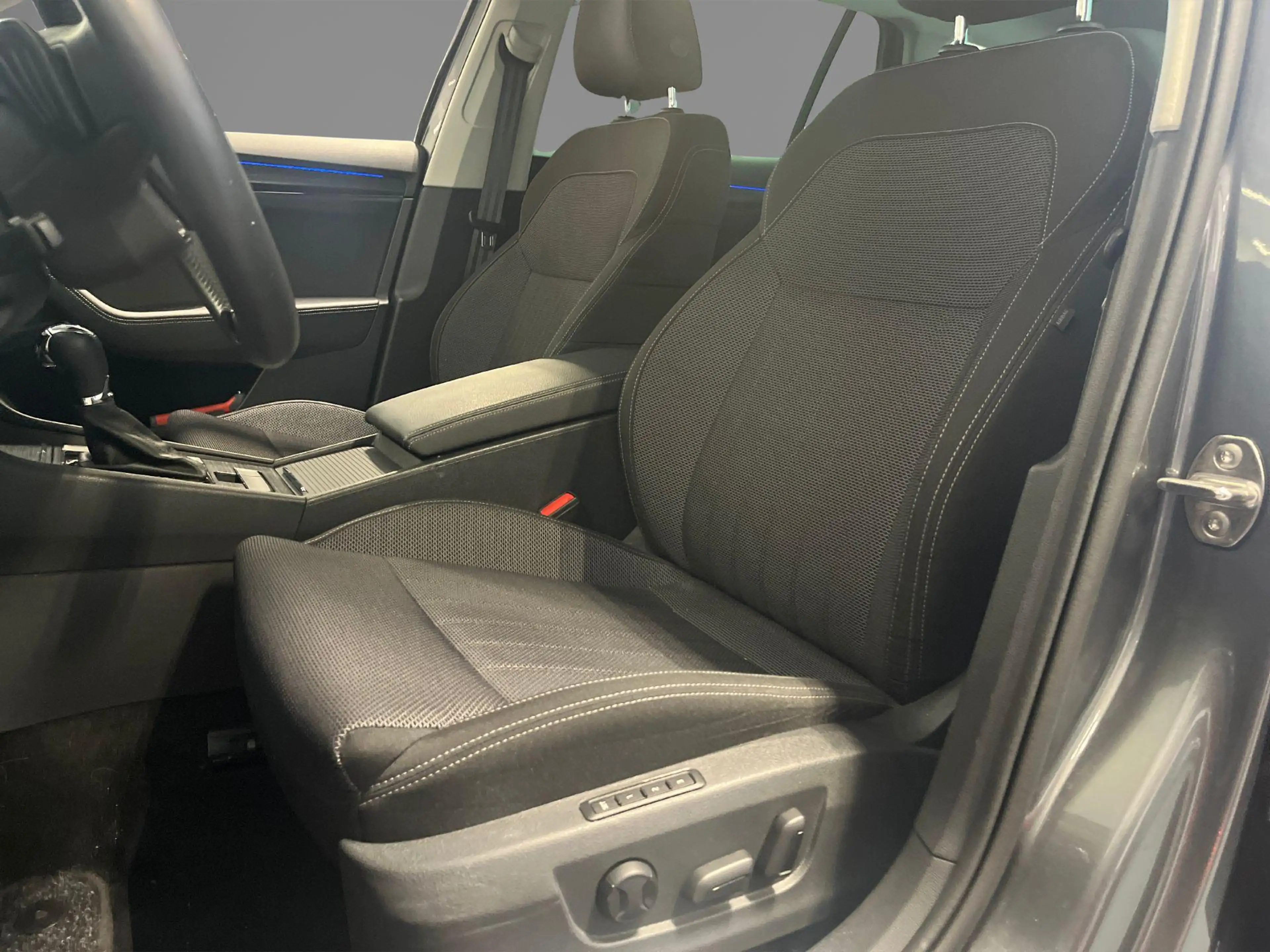 Skoda Superb Combi 1.4 TSI iV 218pk DSG Business Edition Plus · — photo 9