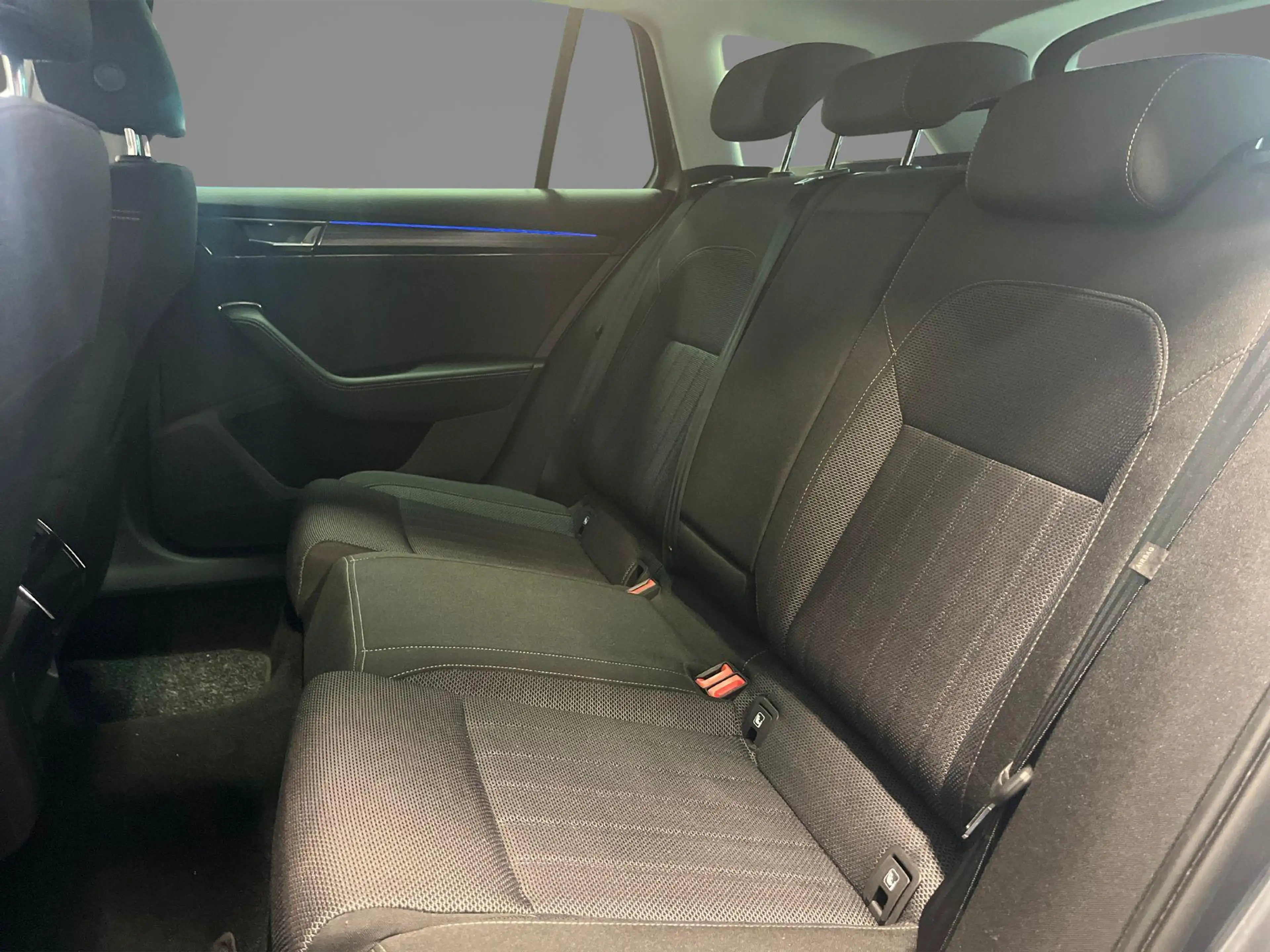 Skoda Superb Combi 1.4 TSI iV 218pk DSG Business Edition Plus · — photo 11