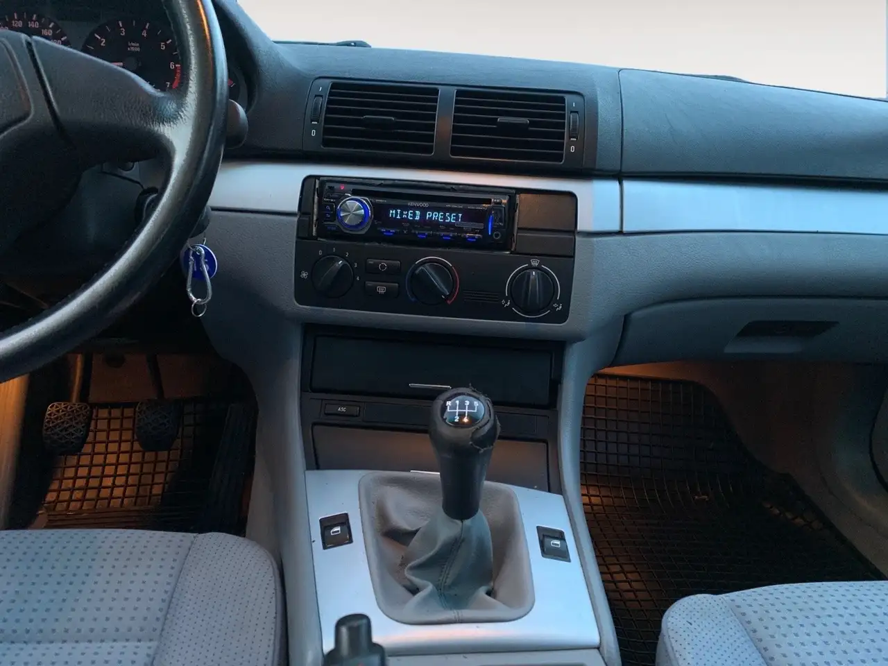 BMW 320i, foto 11