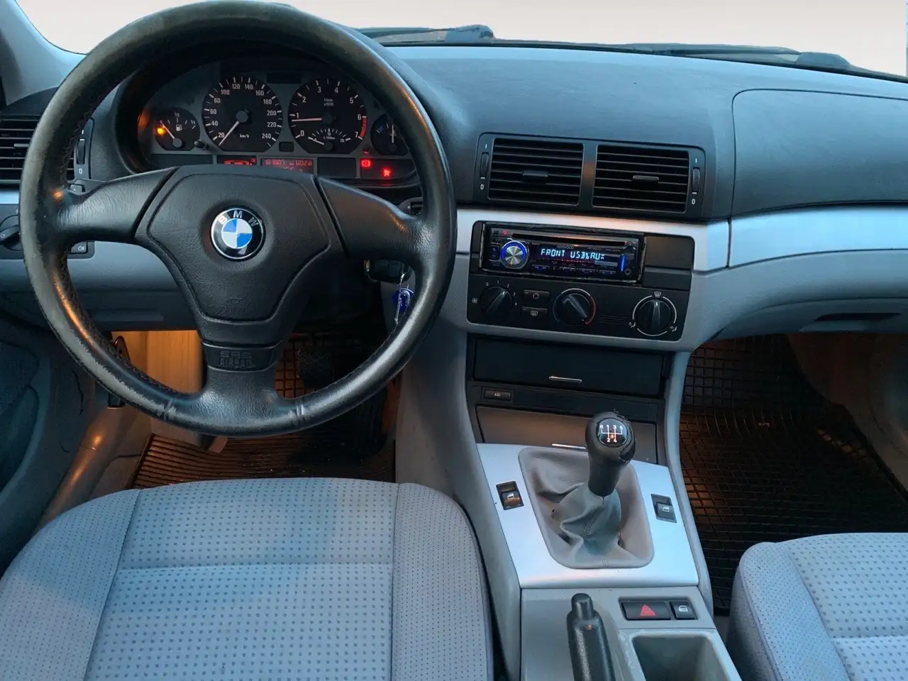 BMW 320i, foto 10