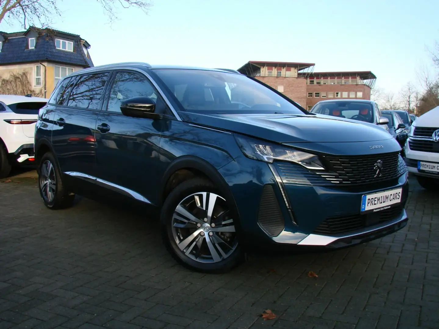Peugeot 5008 1.2 PureTech 130 Allure Blau - 1