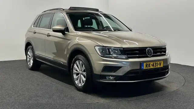 Volkswagen Tiguan view 3