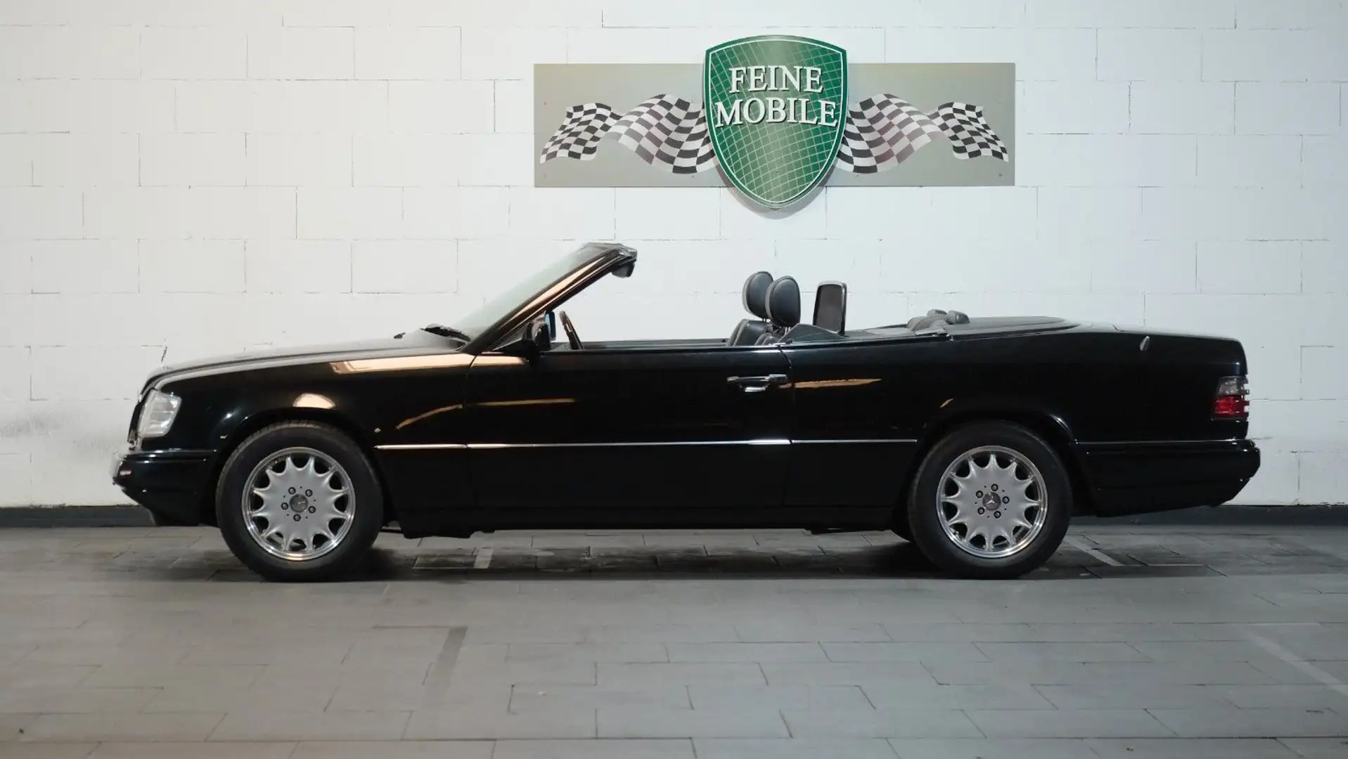 Mercedes-Benz E 220 W124 Schwarz - 2