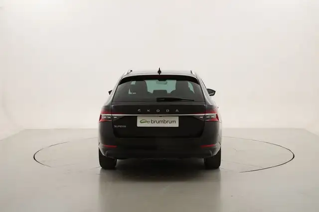 Skoda Superb view 4