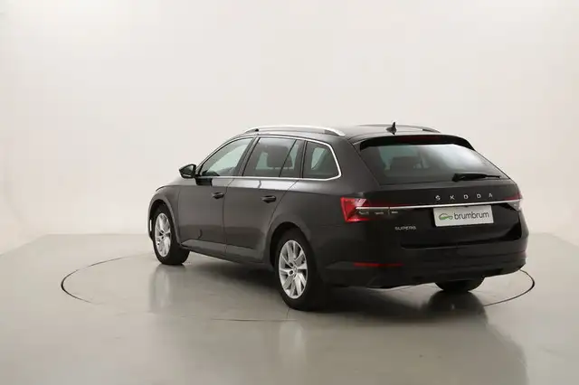 Skoda Superb view 3