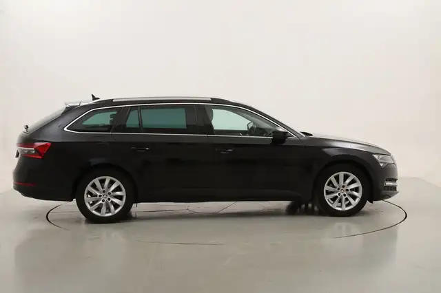 Skoda Superb view 6