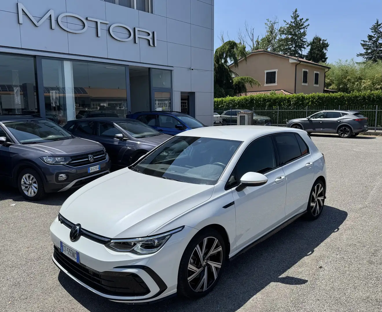 Volkswagen Golf 2.0 TDI 150CV DSG R-Line / MATRIX / NO VINCOLI Bianco - 2
