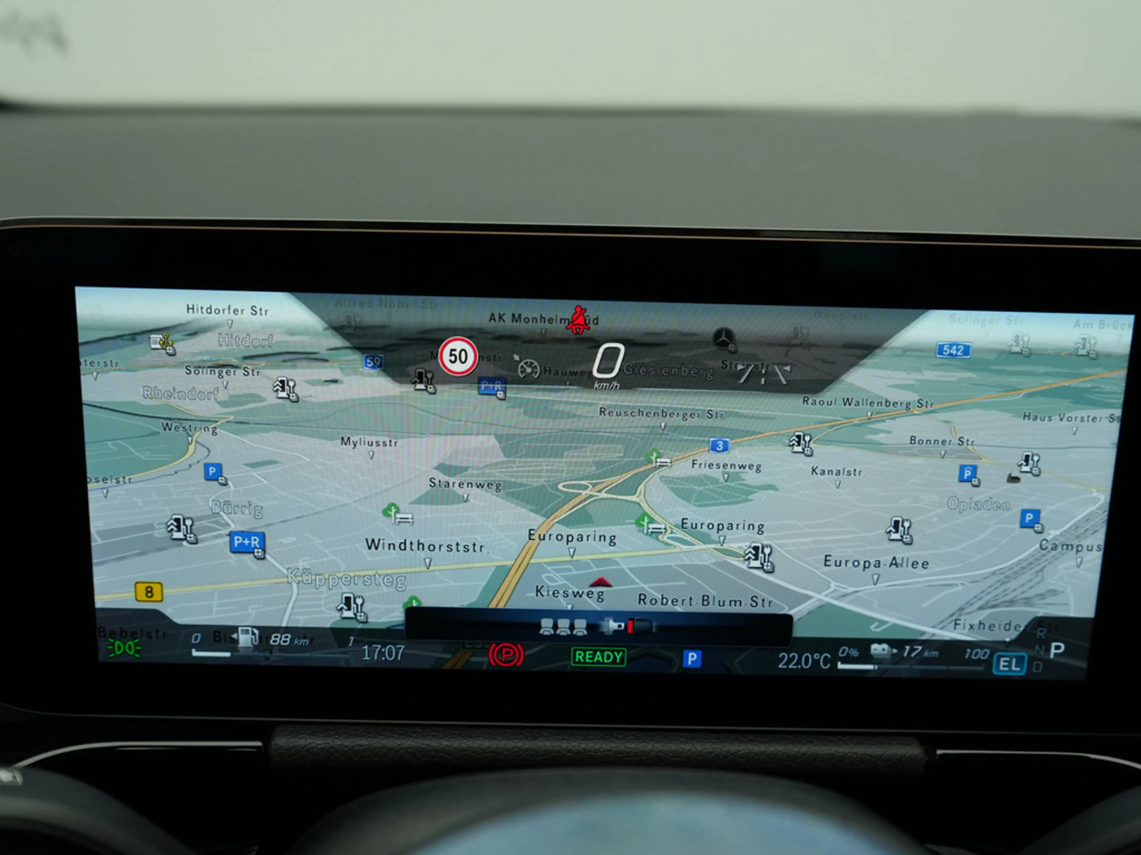 Mercedes-Benz GLA 250 e Progressive NAVI KAM SHZ LED PTS — photo 11