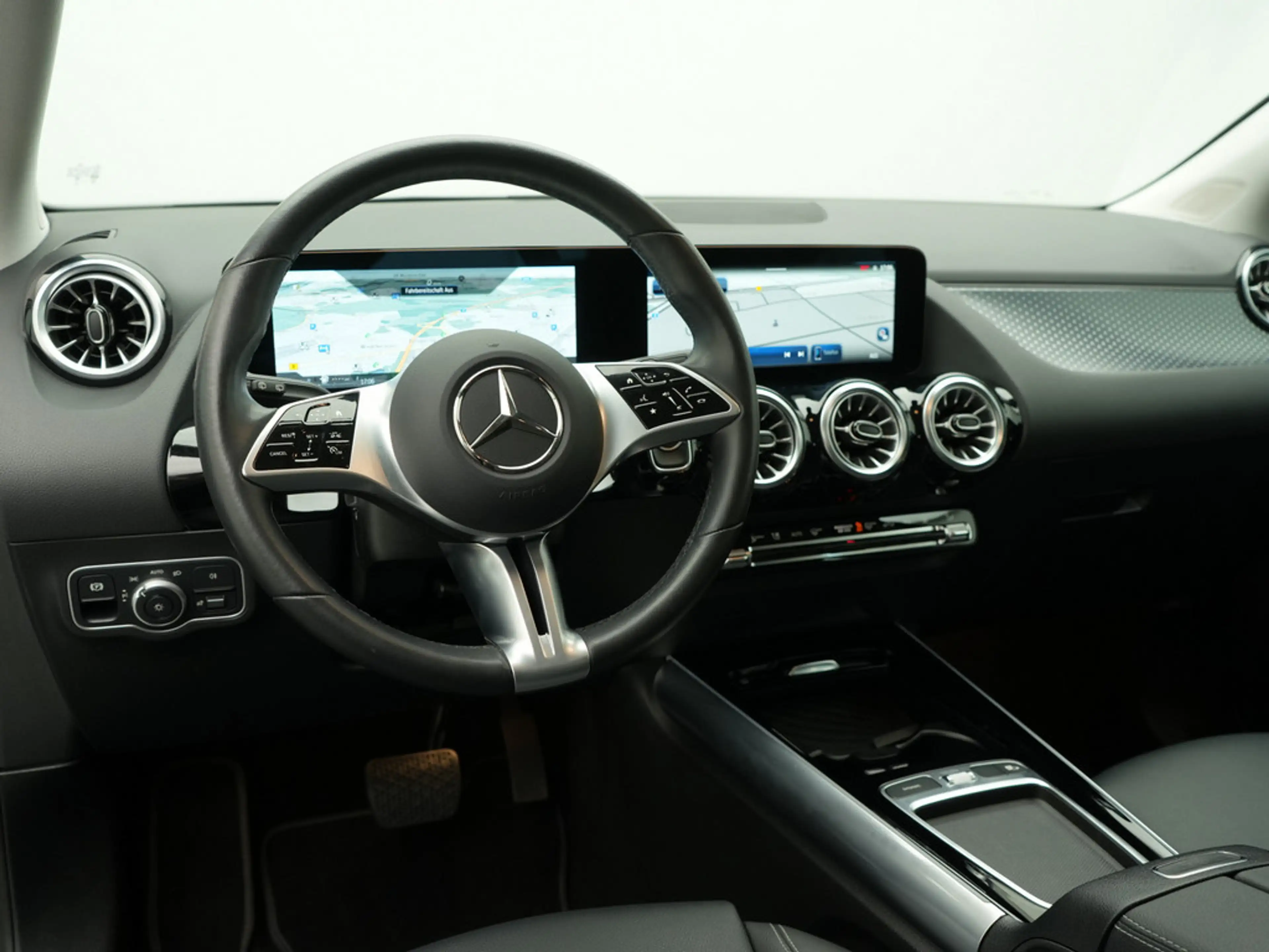 Mercedes-Benz GLA 250 e Progressive NAVI KAM SHZ LED PTS — photo 9