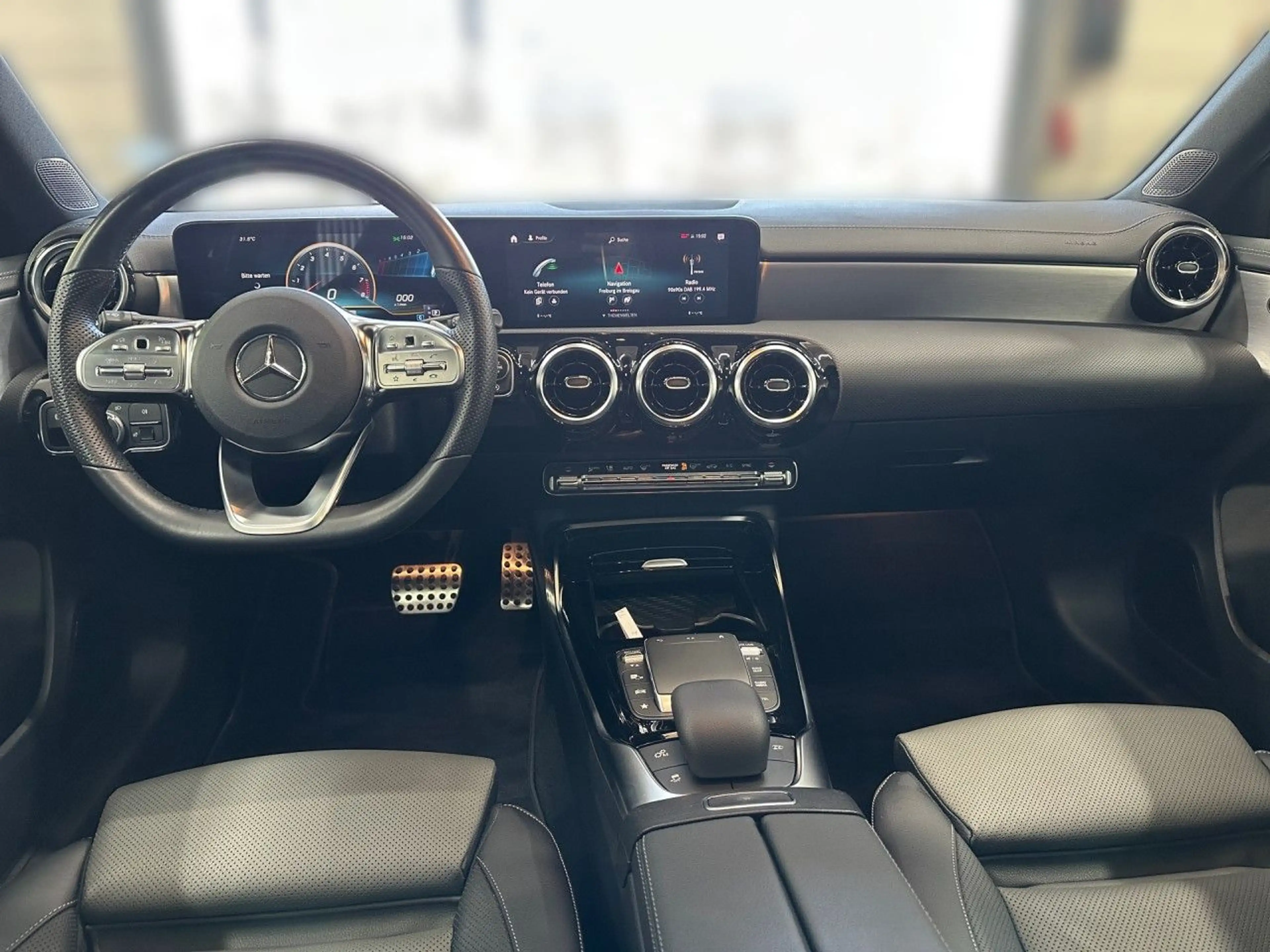 Mercedes-Benz A 45 AMG 4M Pano Multibeam Sitzklima Night Kamera — photo 11