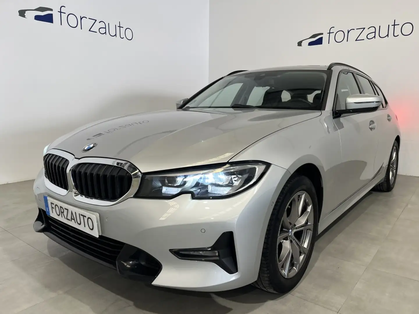 BMW 318 318dA Touring Plateado - 1