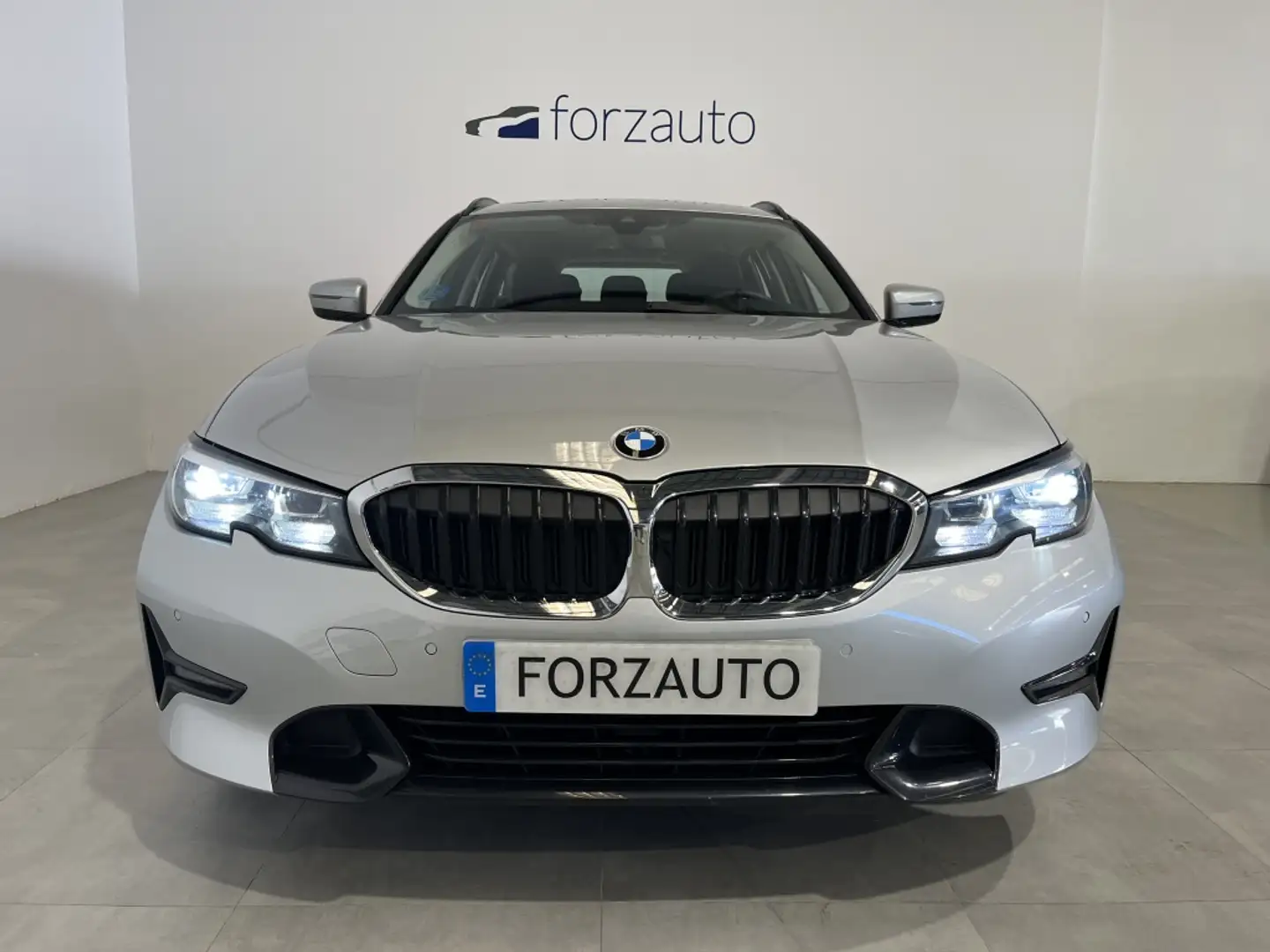 BMW 318 318dA Touring Plateado - 2