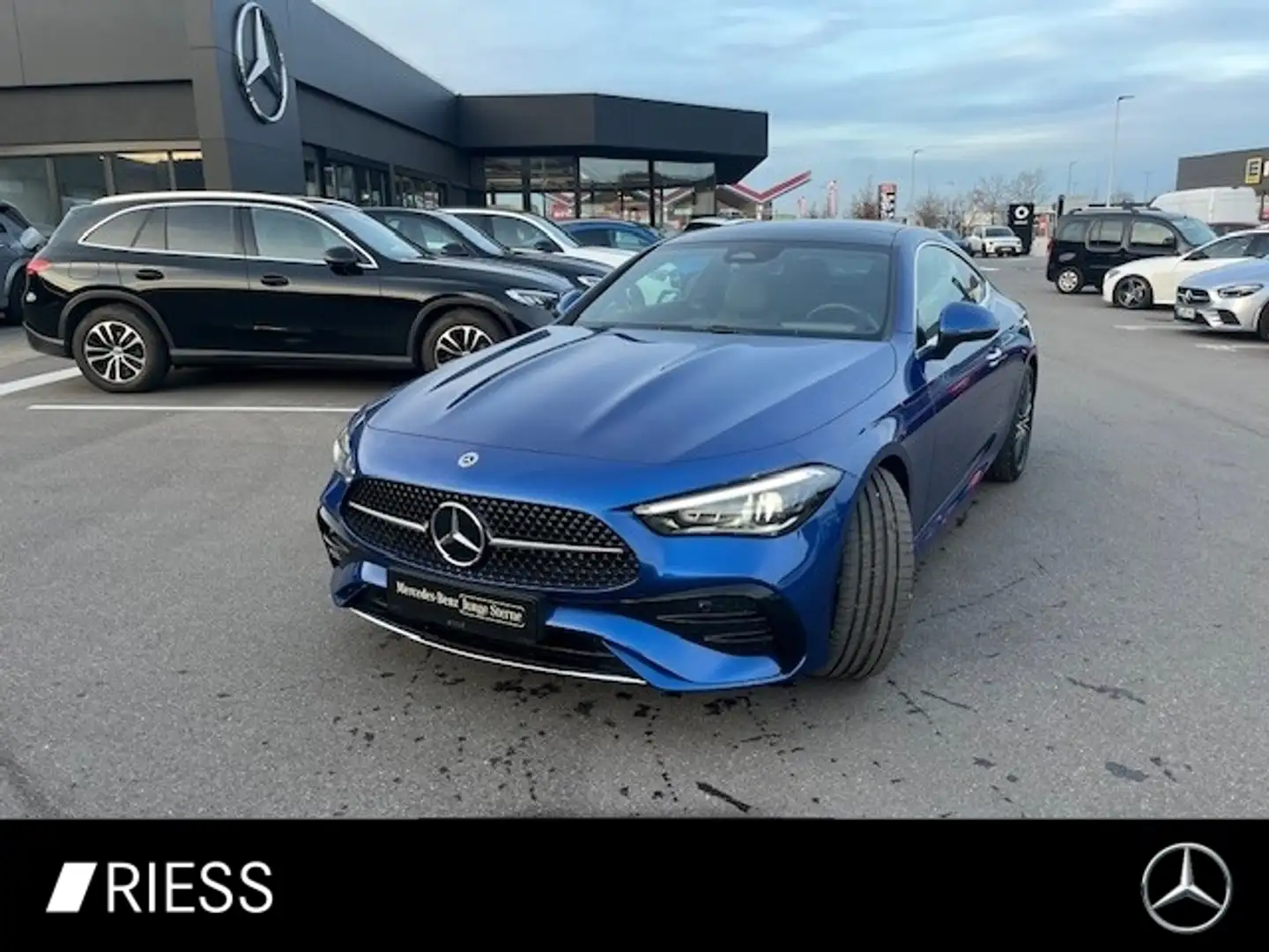 Mercedes-Benz CLE 220 d AMG Sport Distr Pano W-Paket Burmes 19" Bleu - 1