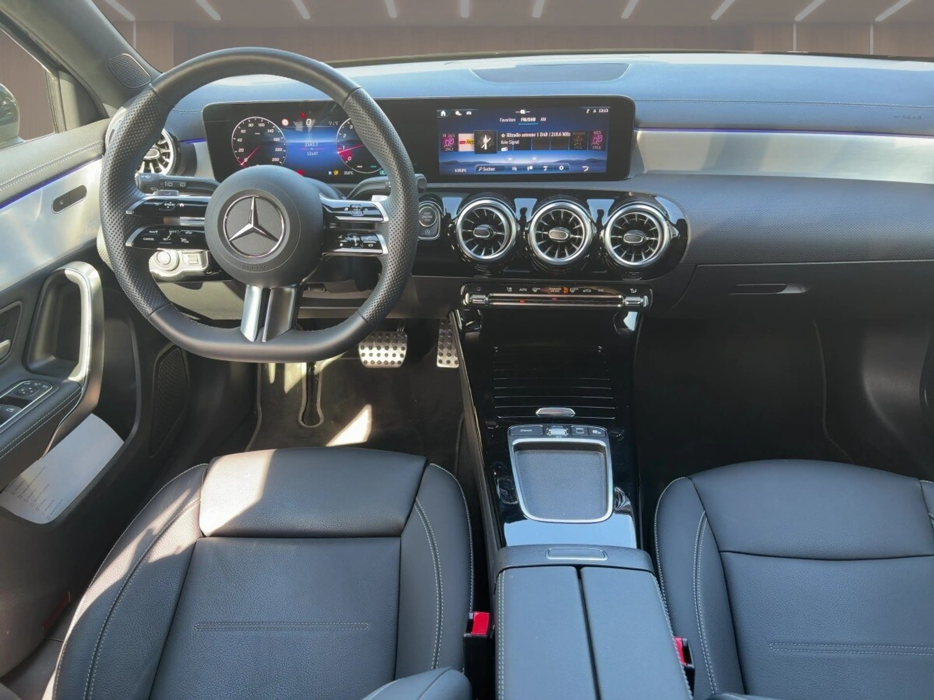 Mercedes-Benz A 250 A 250 4MATIC AMG-LINE+R.KAMERA+NIGHT+CARPAY+DISTR.+ — photo 8