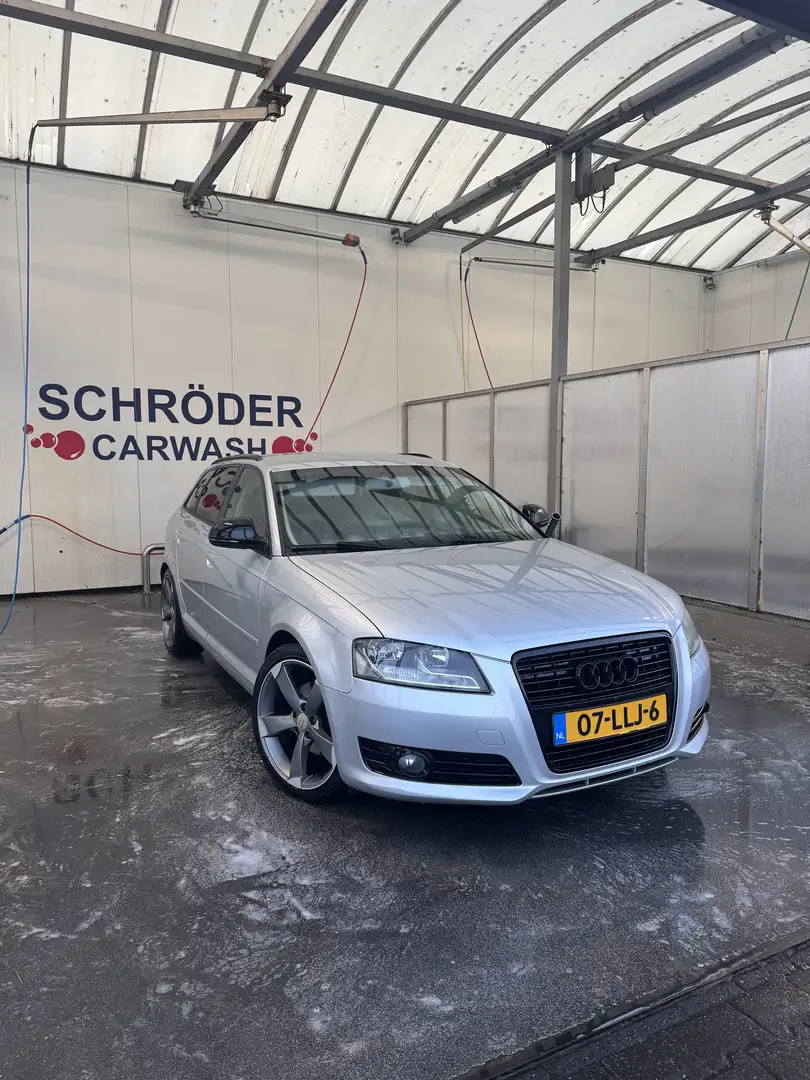 Audi A3 1.8 TFSI Attr. B.E. Grijs - 1