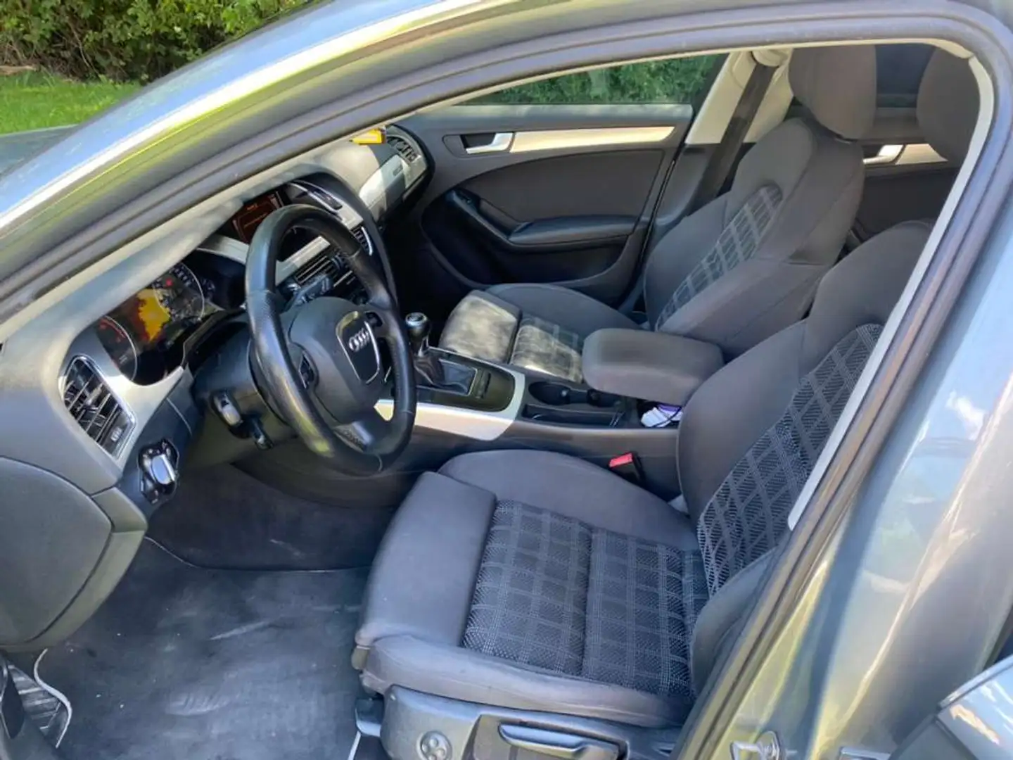 Audi A4 A4 Avant 2,0 TDI DPF quattro Grau - 2