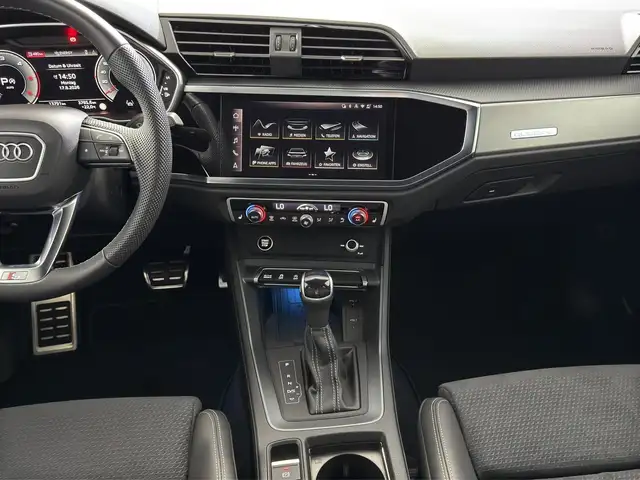 Audi Q3 view 10