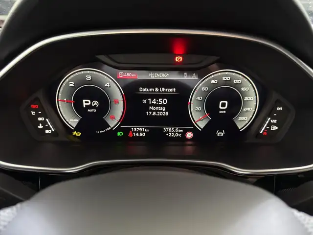 Audi Q3 view 9
