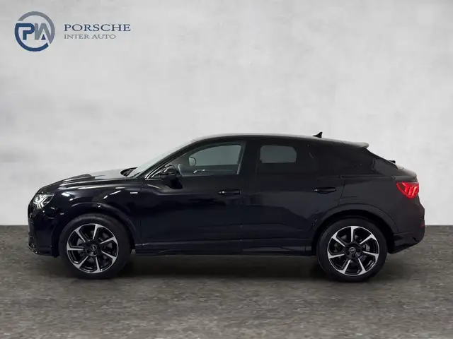Audi Q3 view 3