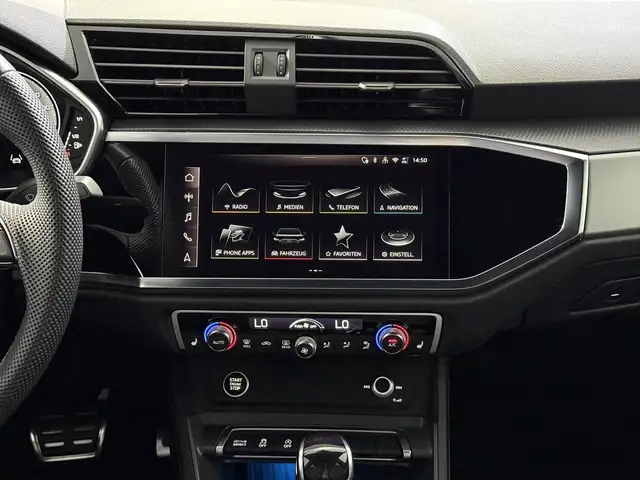 Audi Q3 view 11