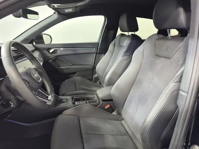 Audi Q3 view 13