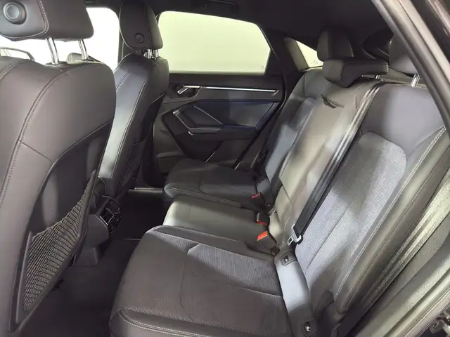 Audi Q3 view 15