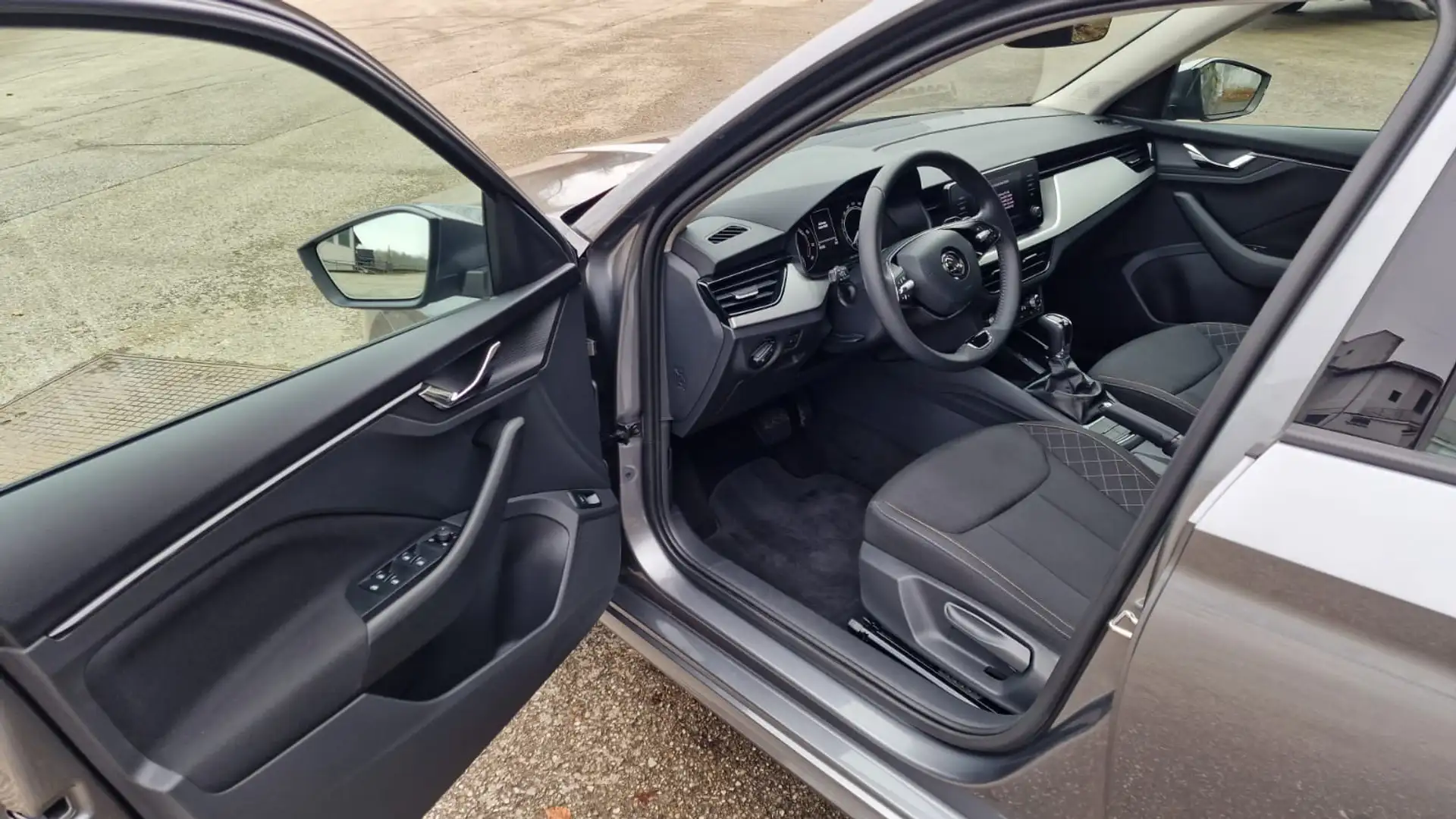 Skoda Kamiq Kamiq 1,0 TSI Ambition DSG Ambition Grau - 2