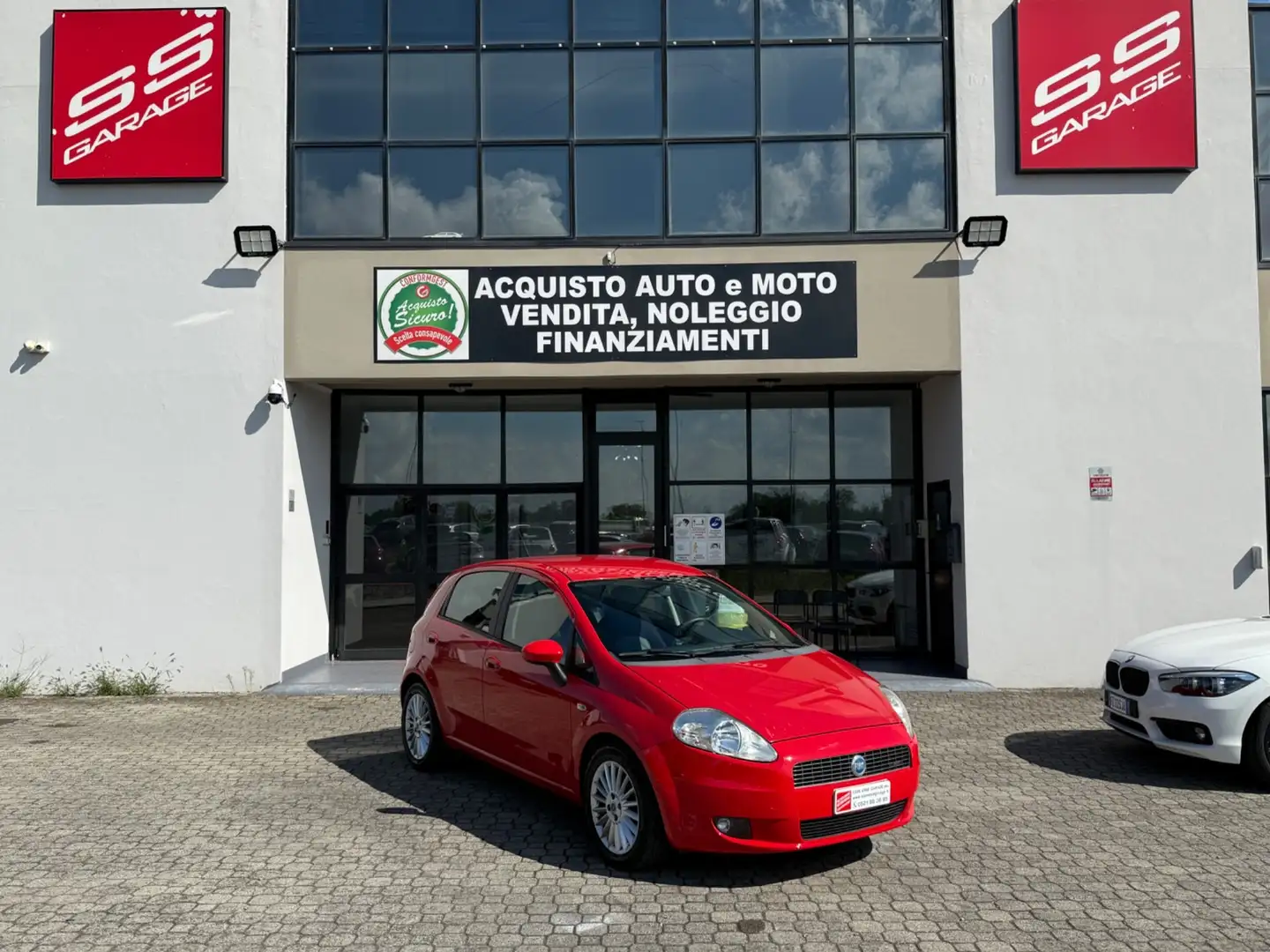 Fiat Grande Punto Grande Punto 1.4 Starjet 16V 5 porte Dynamic Rood - 1