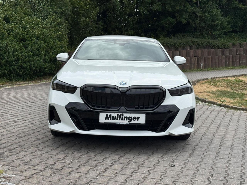BMW 550 e xDrive Sportpaket HUD Navi LED Vollleder PDC — photo 3